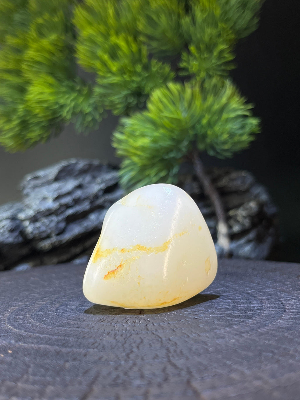 和田玉洒金皮籽料原石挂件（yc228106）