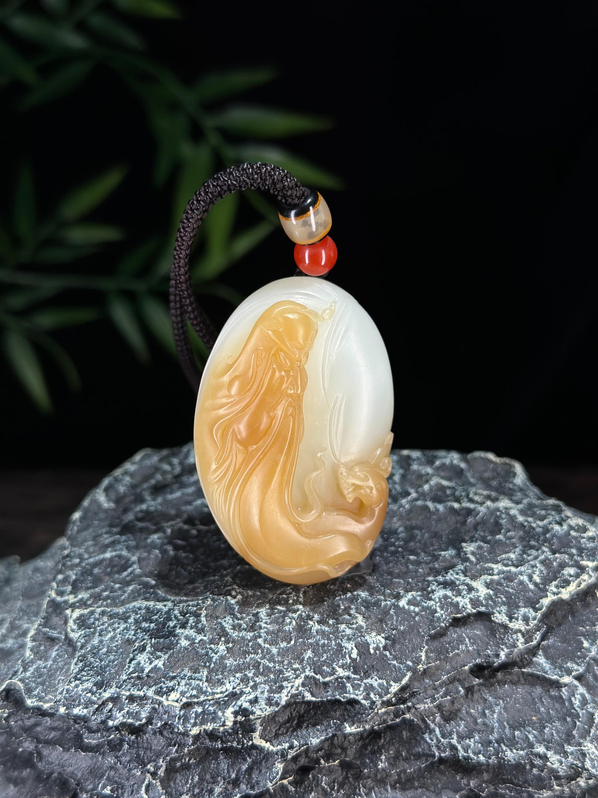 和田玉精品糖白玉武财神俏色雕挂件（yc732051）