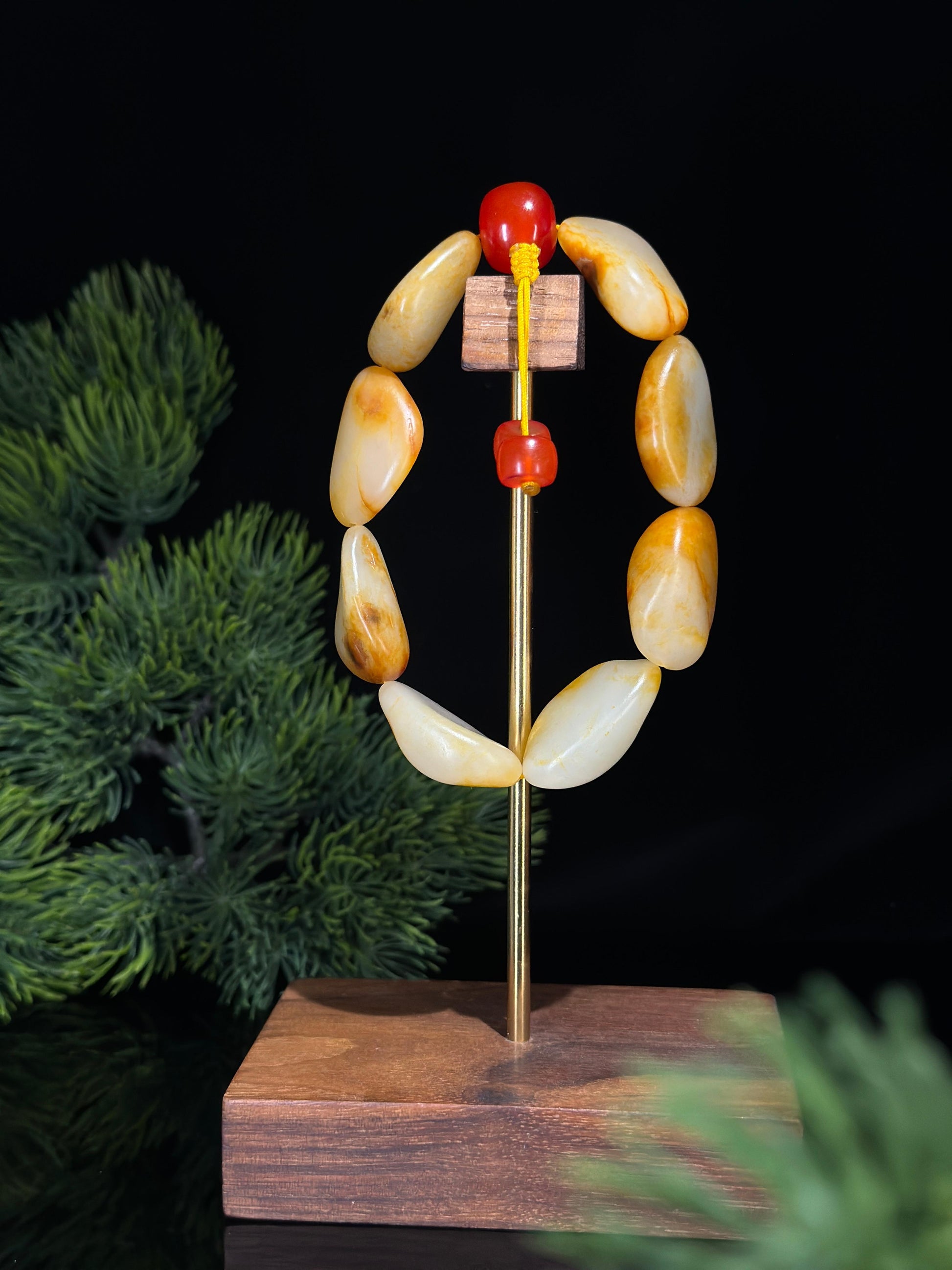 新疆和田玉洒金皮红皮珍品原籽手串（8颗）（yc489543）