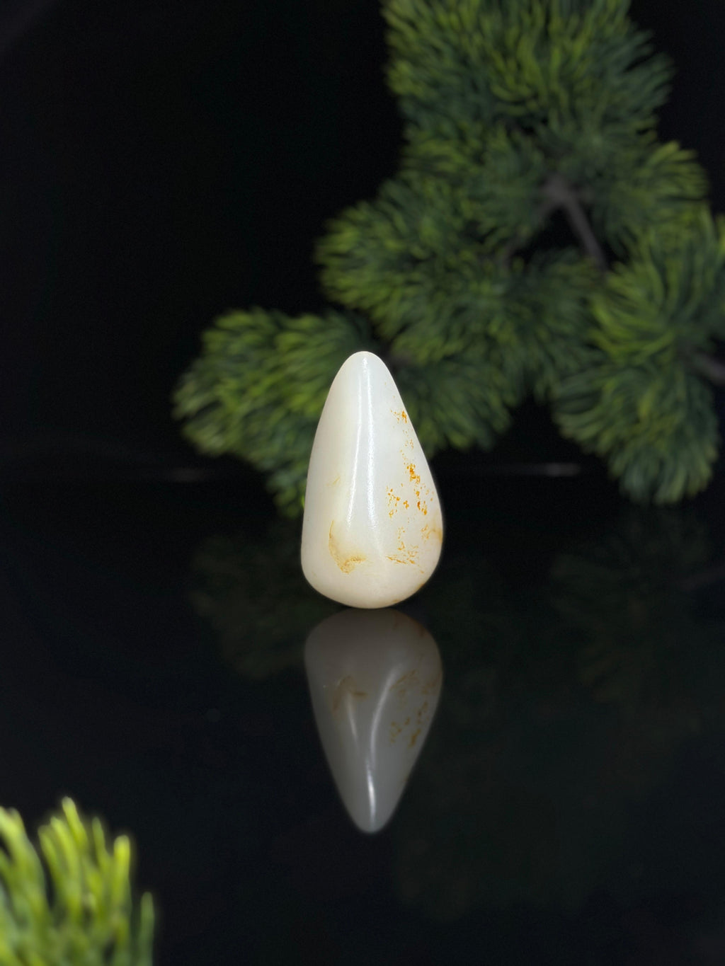 新疆和田玉白玉洒红皮珍品水滴型籽料手把件（yc504889）