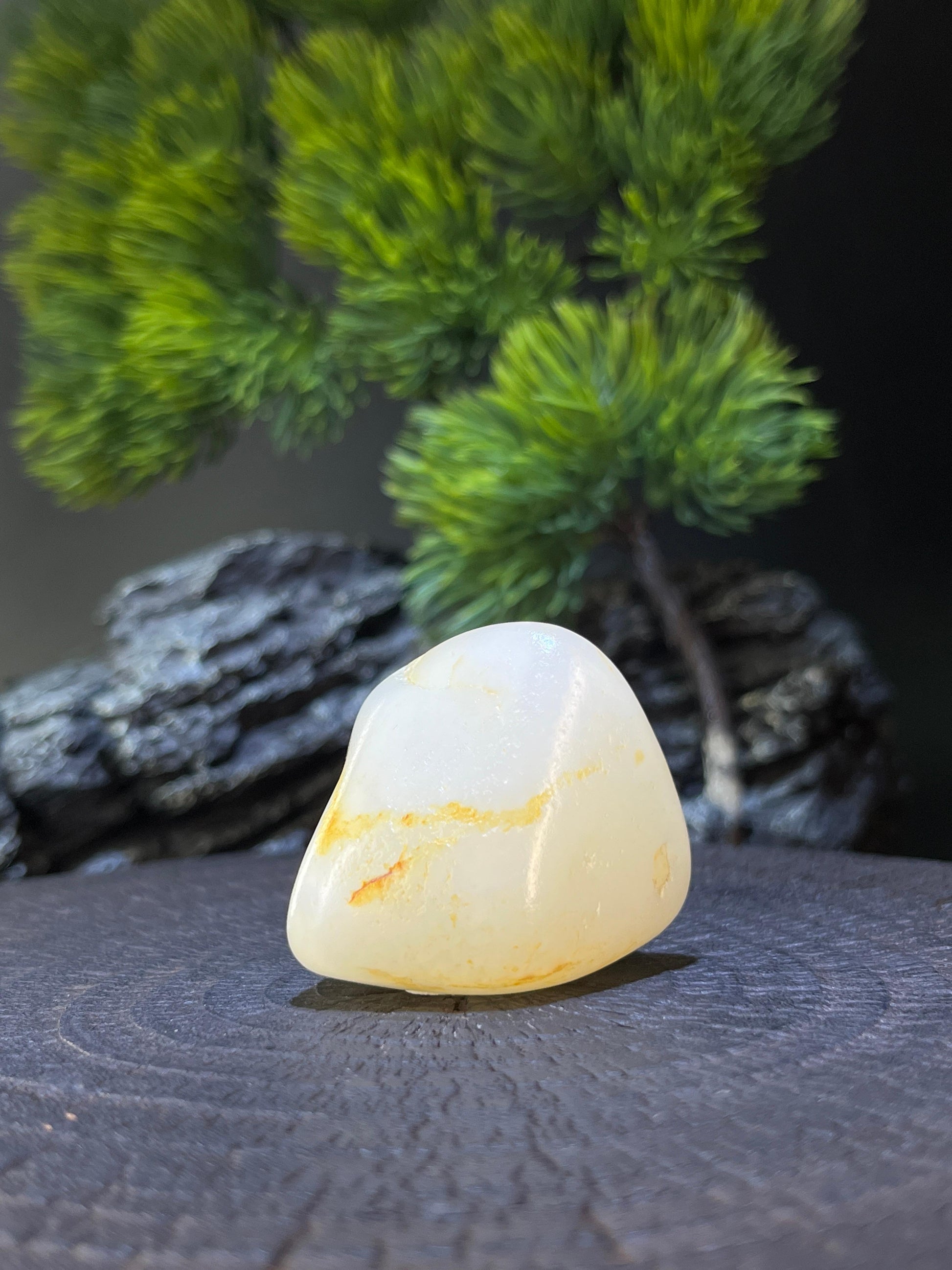 和田玉洒金皮籽料原石挂件（yc228106）