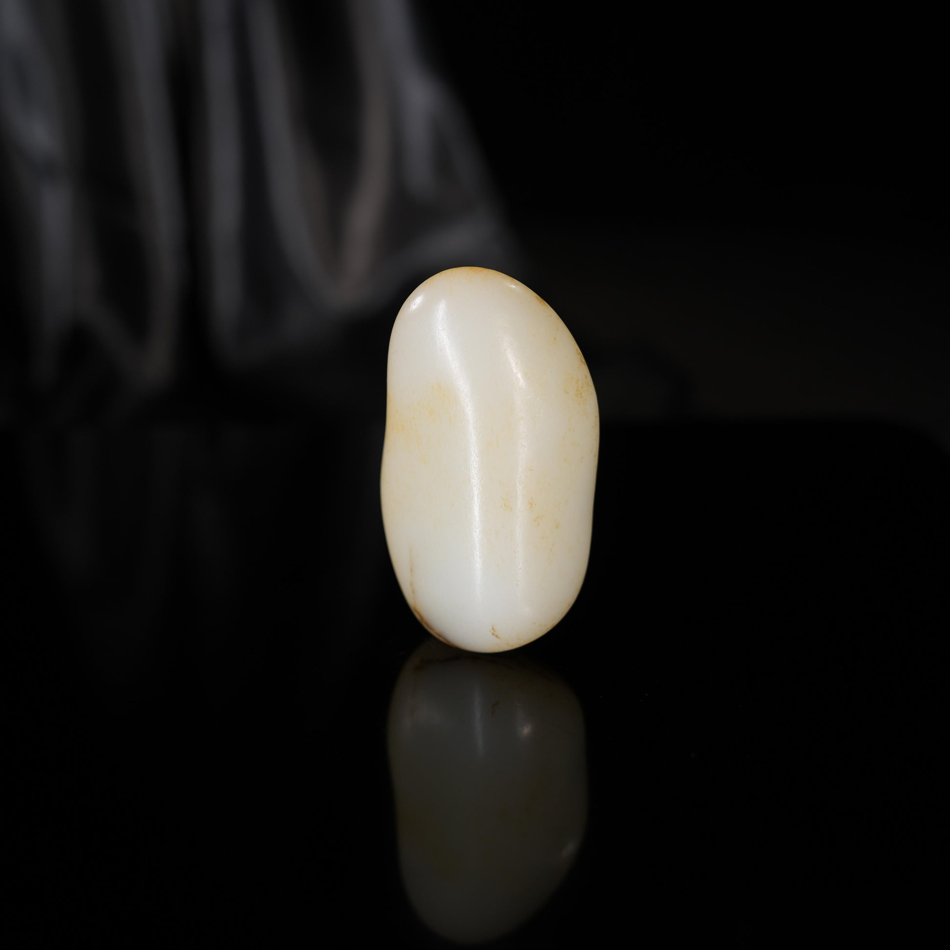 新疆和田玉“薄金漫玉”白玉洒金皮籽料（yc450680）