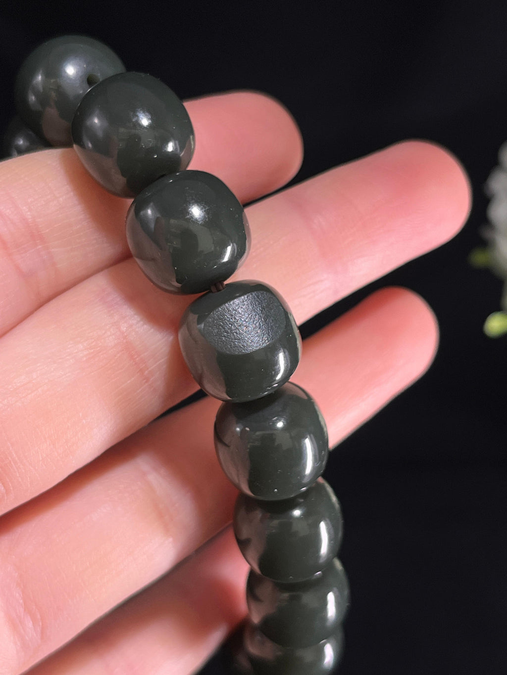 和田玉黑青带皮籽料手串（卡14）（yc250557）