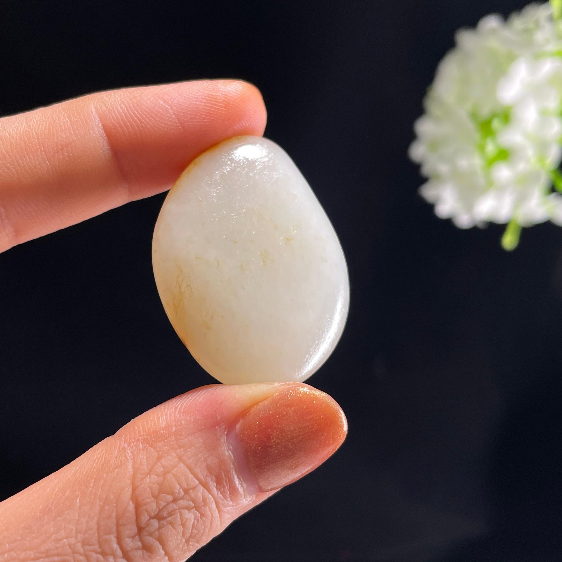 和田玉白玉“绛露点霜”聚红皮籽料（yc387335）