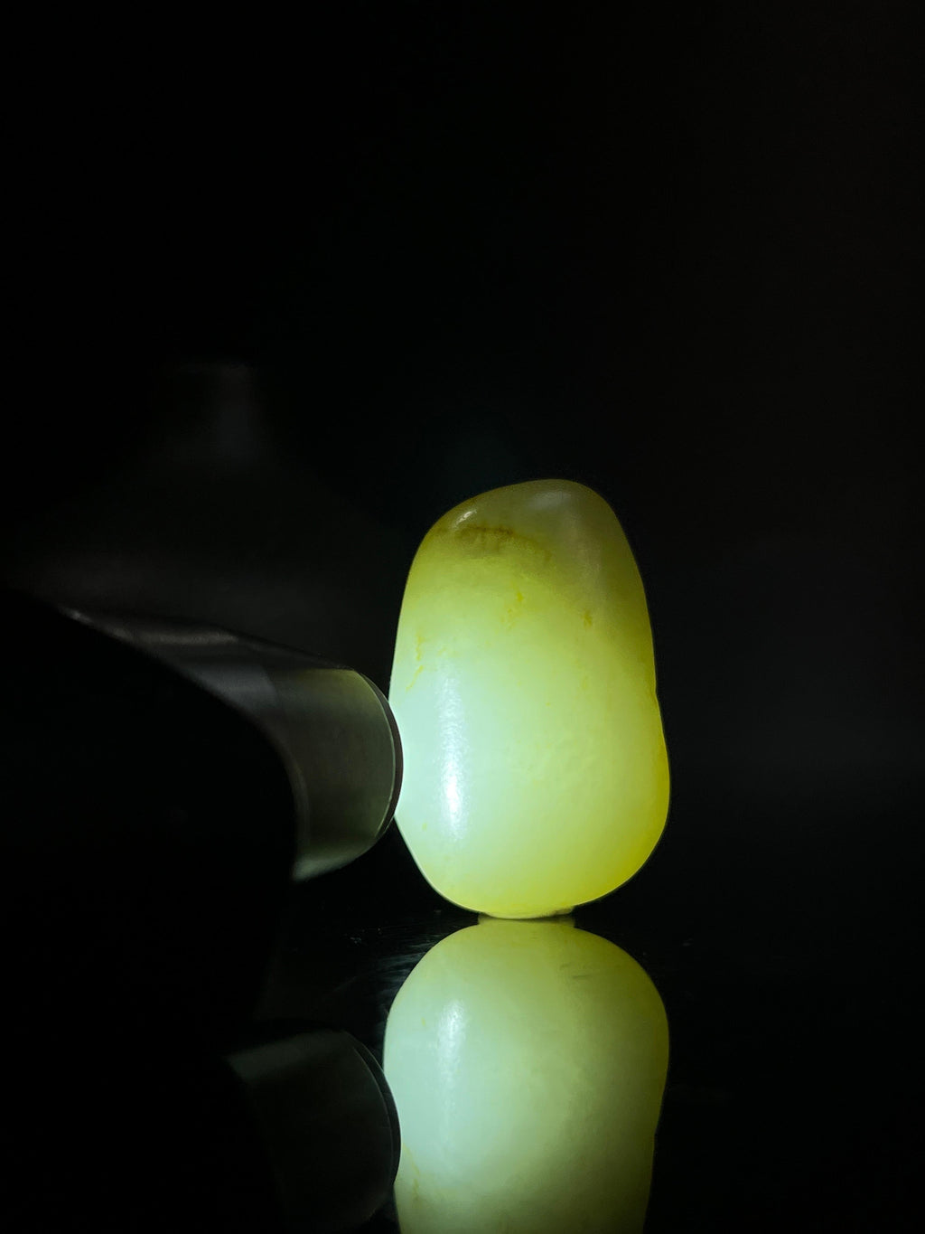 新疆和田玉青白种籽料原石挂件（yc240647）