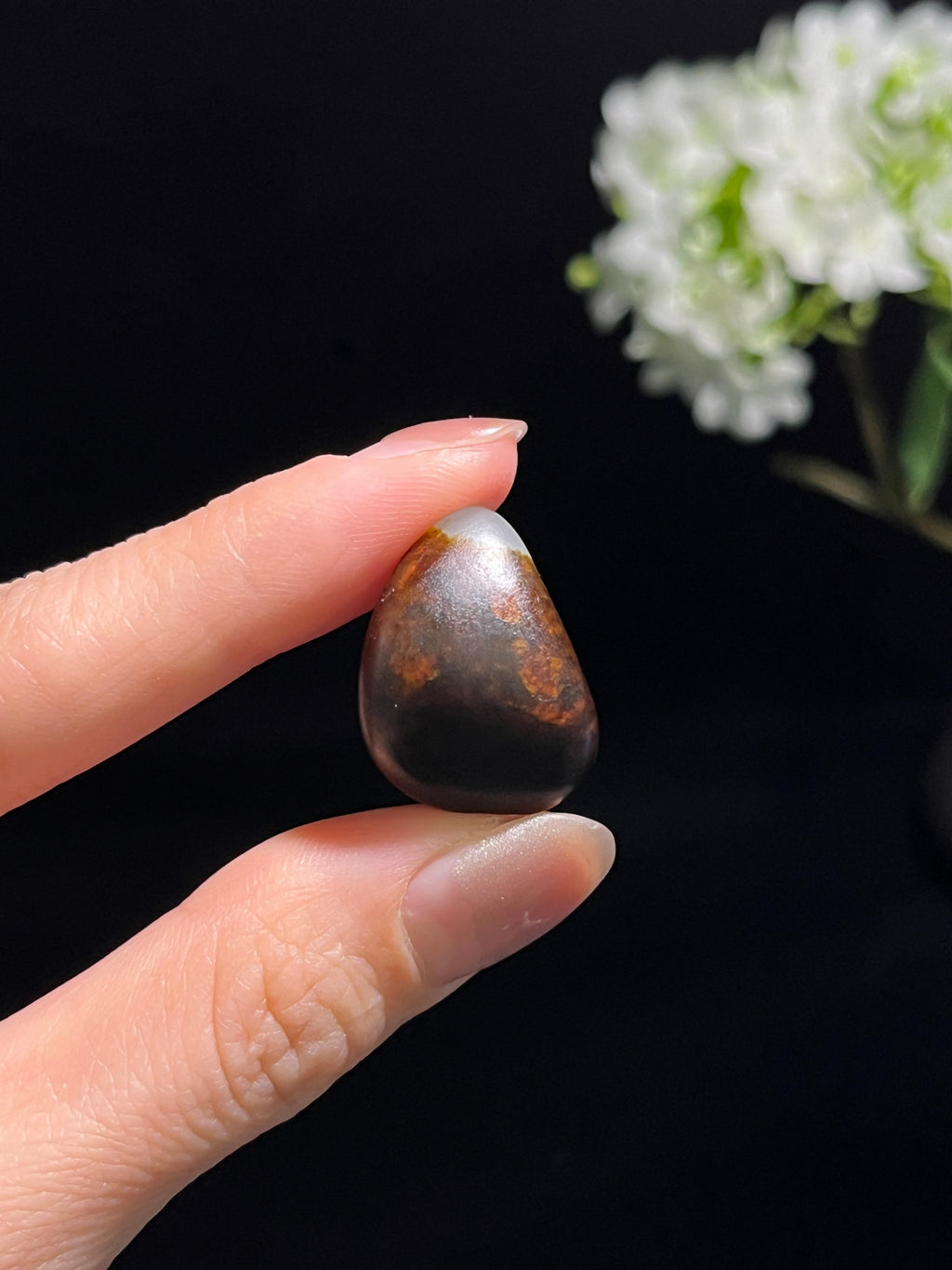 新疆和田玉聚黑皮“墨韵聚边”籽料原石（yc250747）