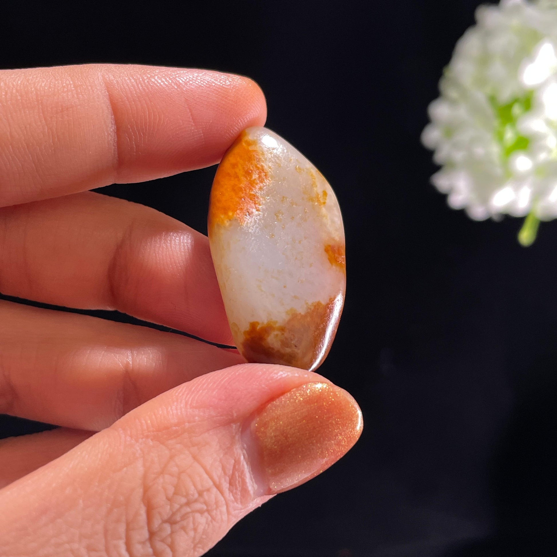 新疆天然和田玉“红炉点雪”红皮白肉籽料（yc387327）