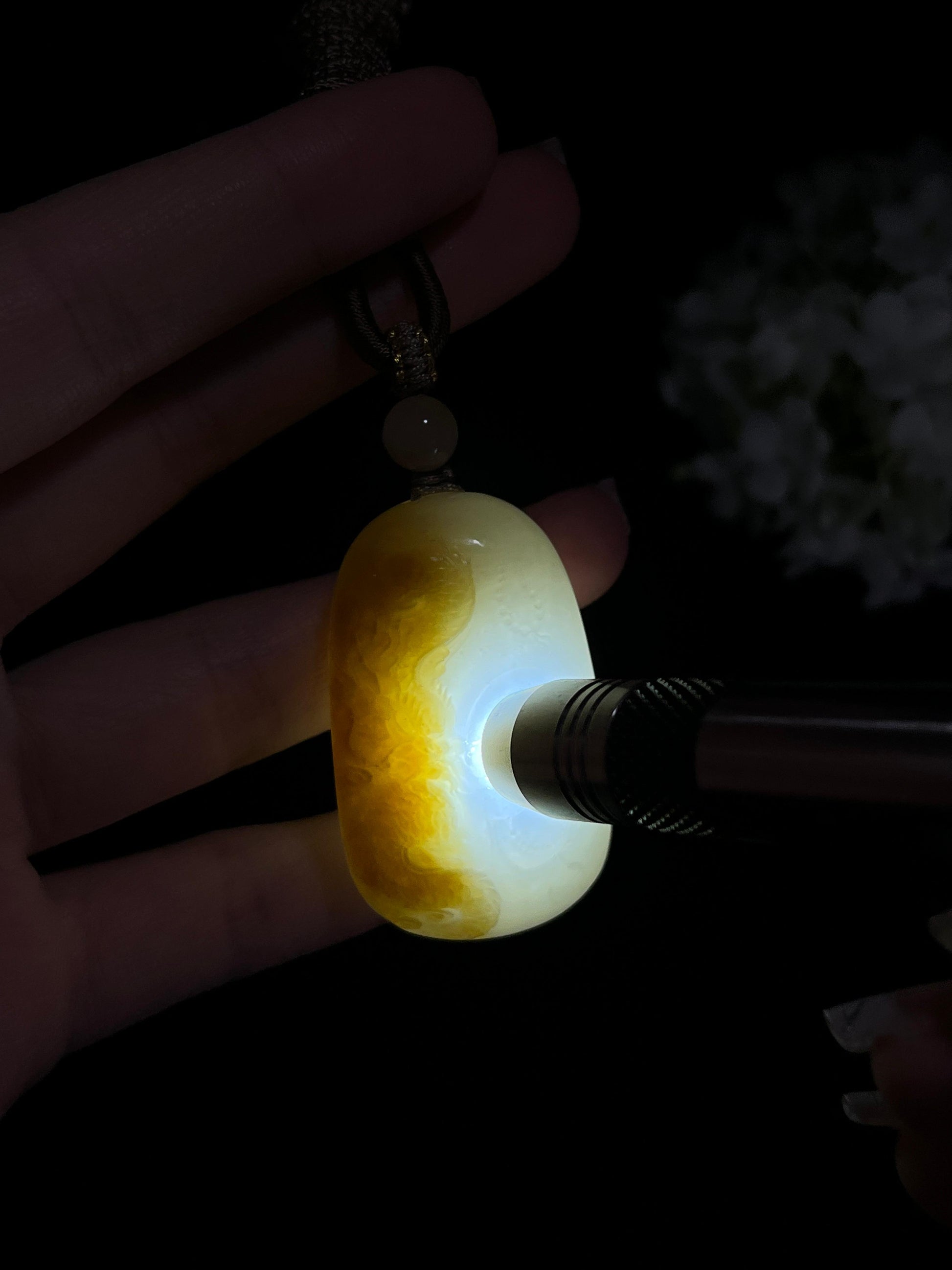 和田玉且末糖白无事牌弥勒佛雕刻挂件（yc244866）