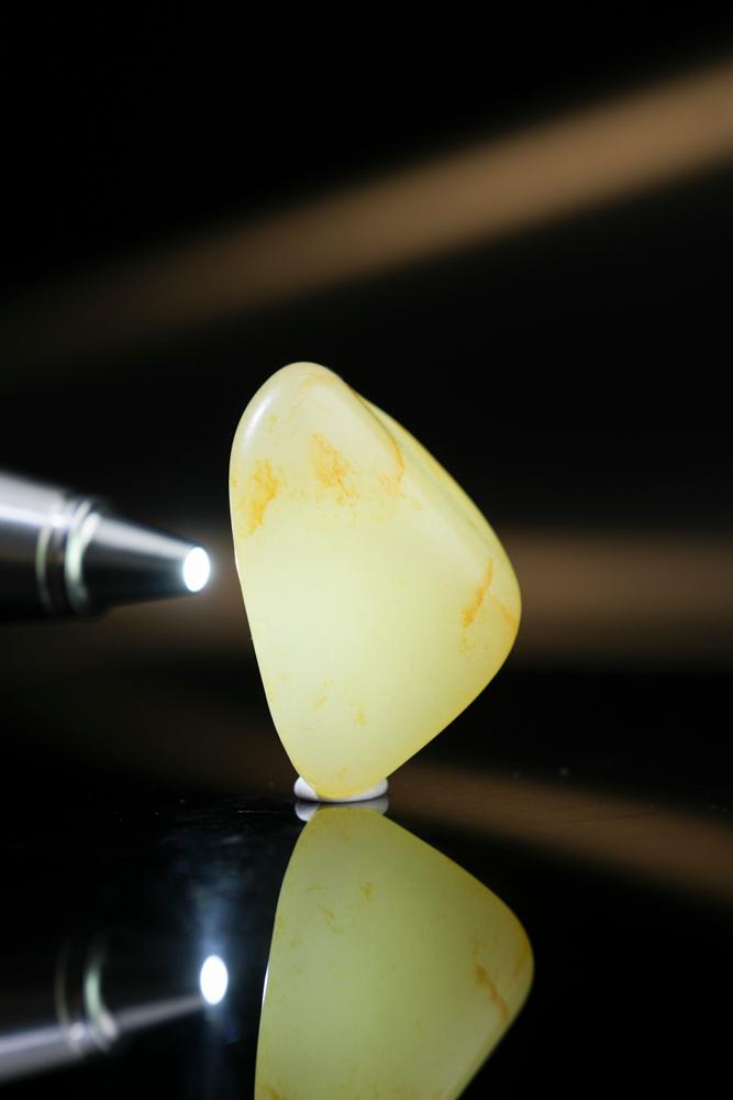 新疆和田玉暖白种洒金皮籽料原石小手把（yc252461）