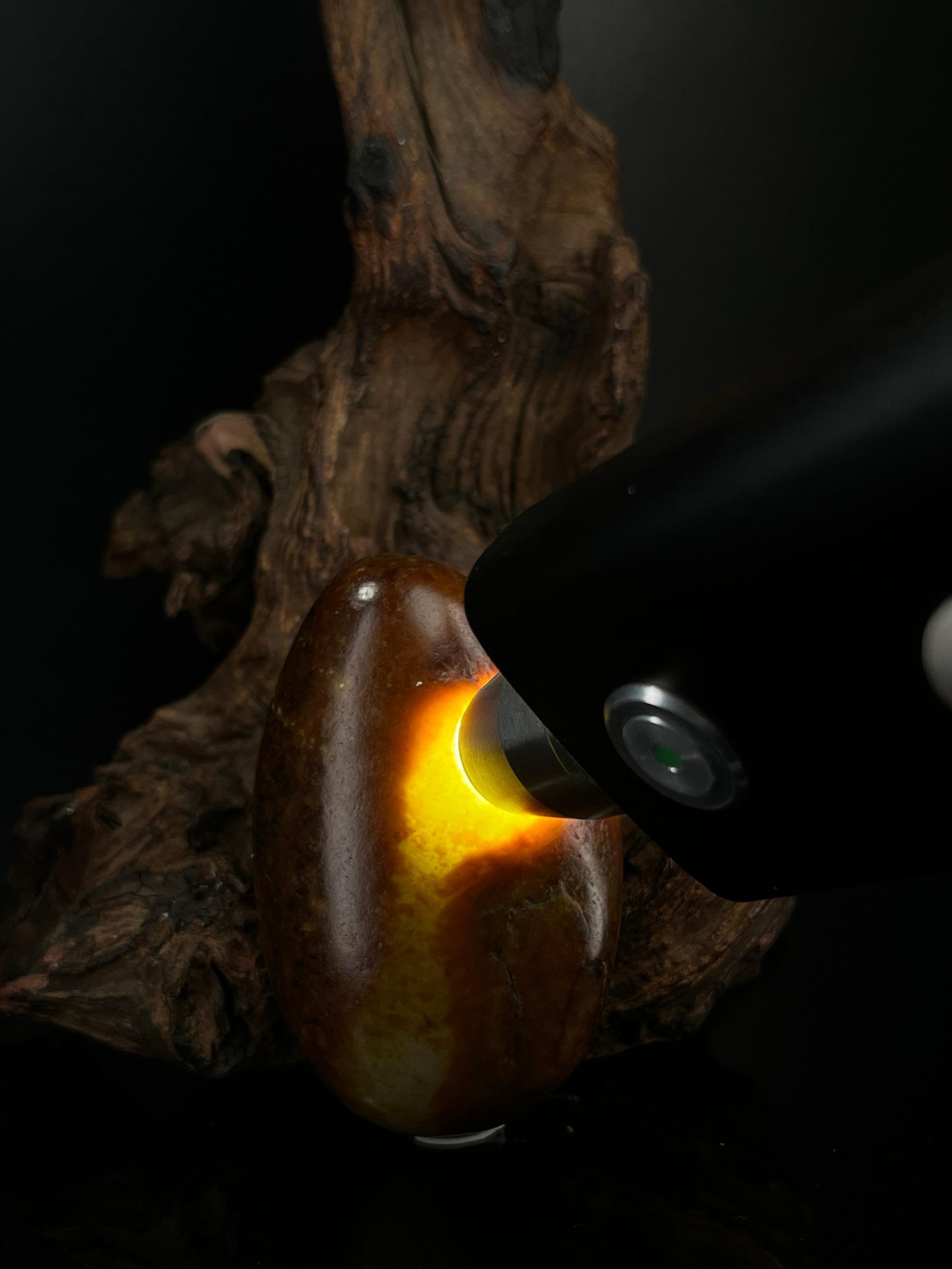 新疆和田玉聚黑红沁籽料原石（yc241882）