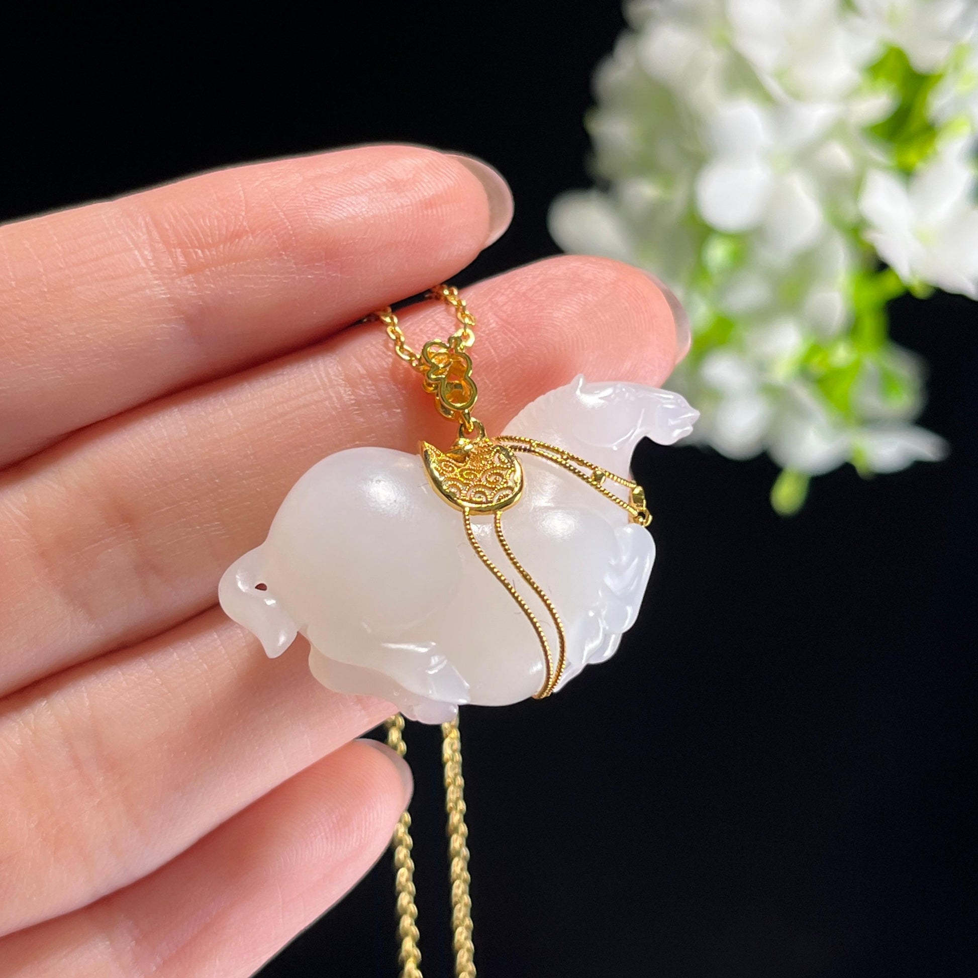 新疆天然和田玉羊脂白玉18K金镶玉马挂件（yc349611）