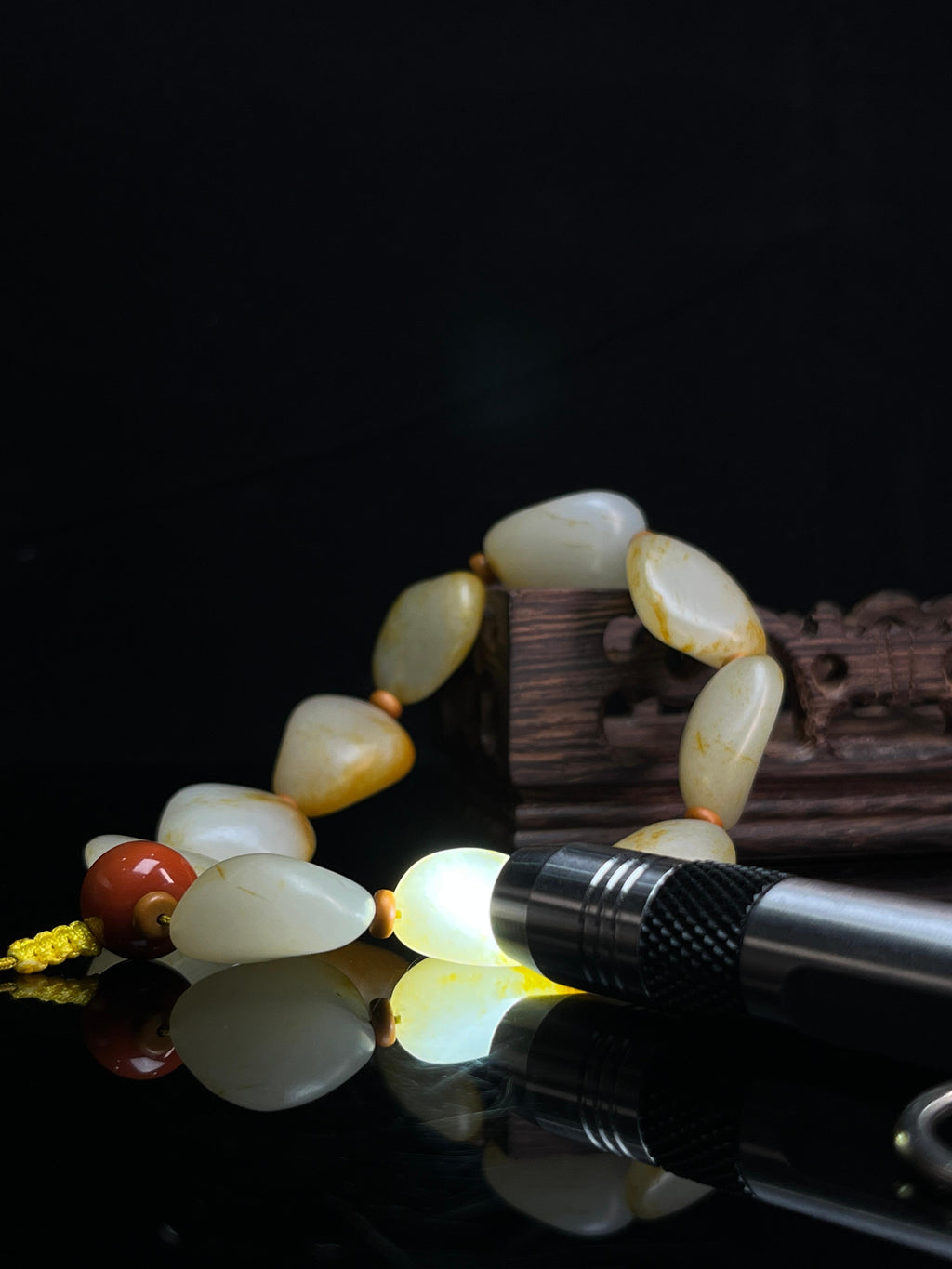 新疆天然和田玉籽料原石洒金皮手串1（yc235569）