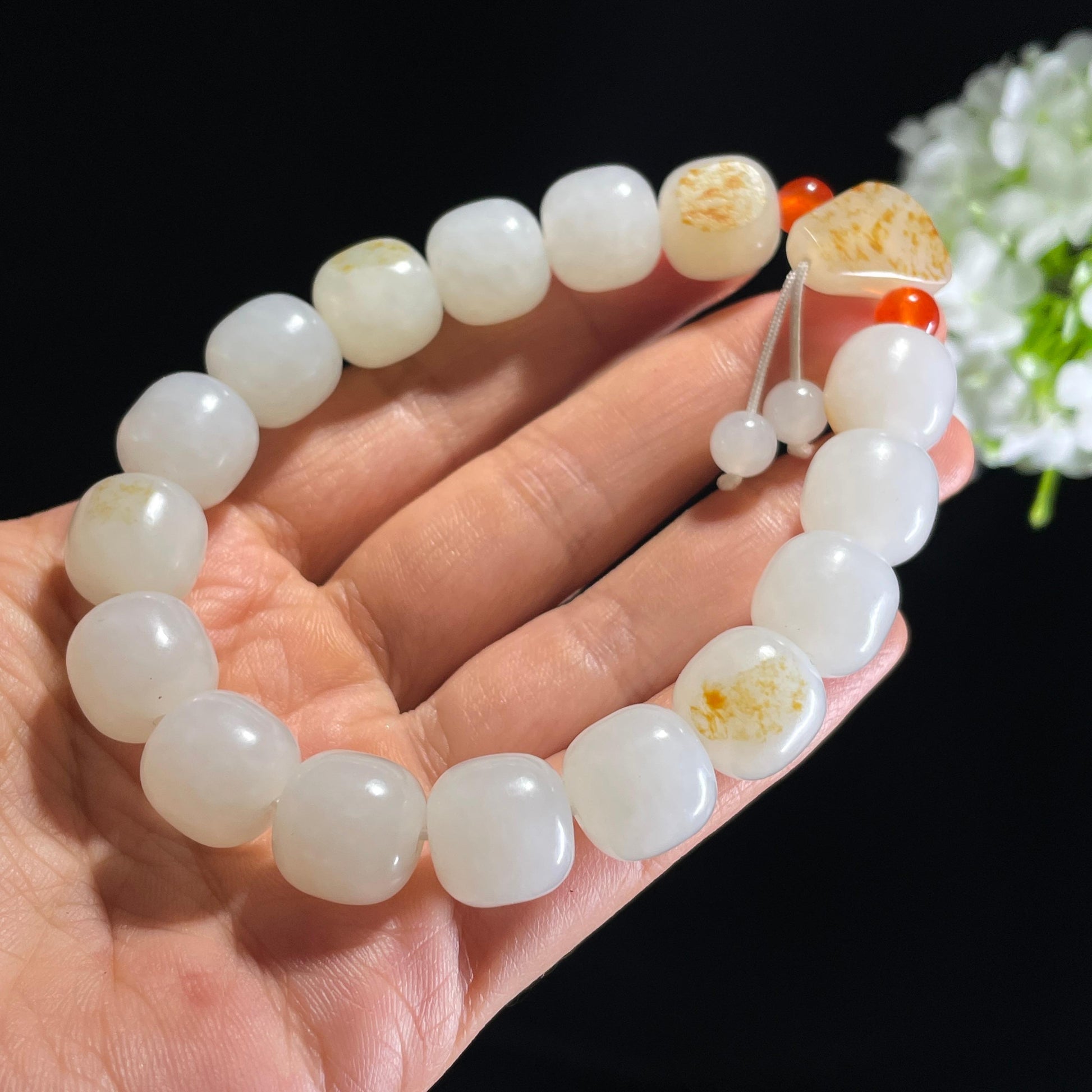 新疆天然和田玉“晴雪金砂”洒金皮籽料手串（yc401216）