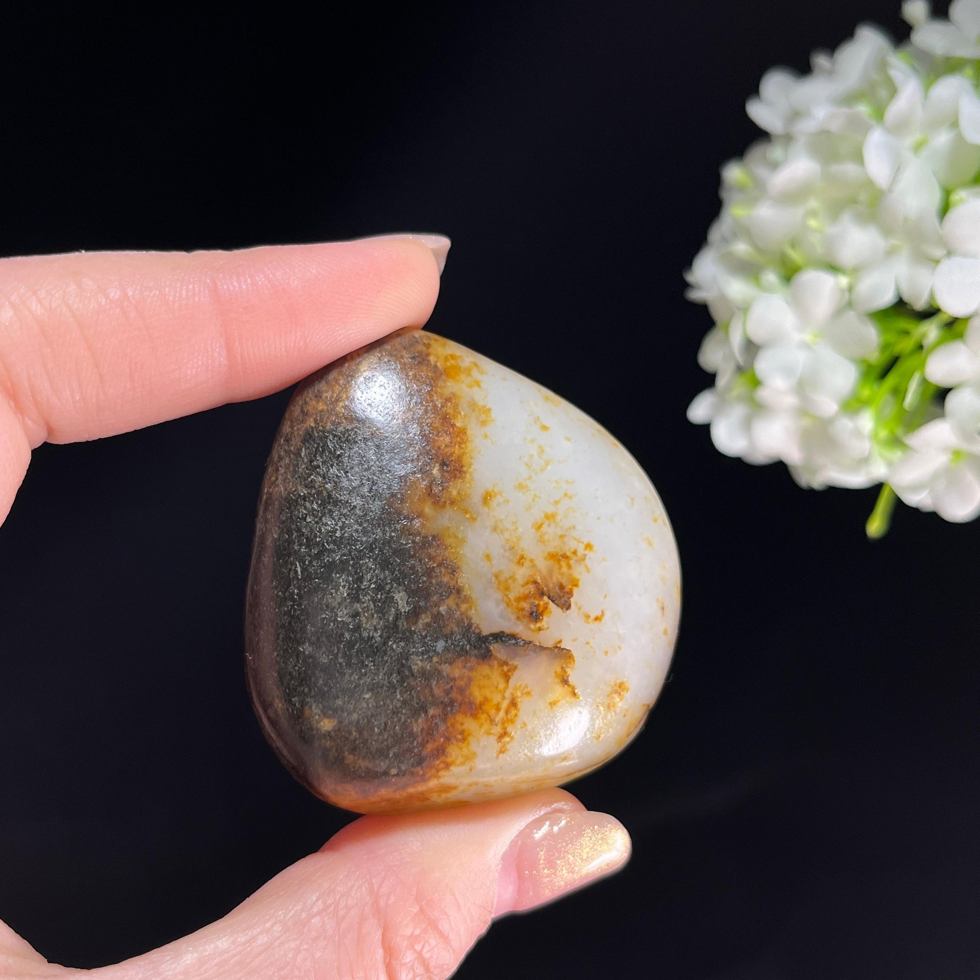 和田玉白玉“烟墨覆雪”洒金皮聚黑皮籽料（yc350443）