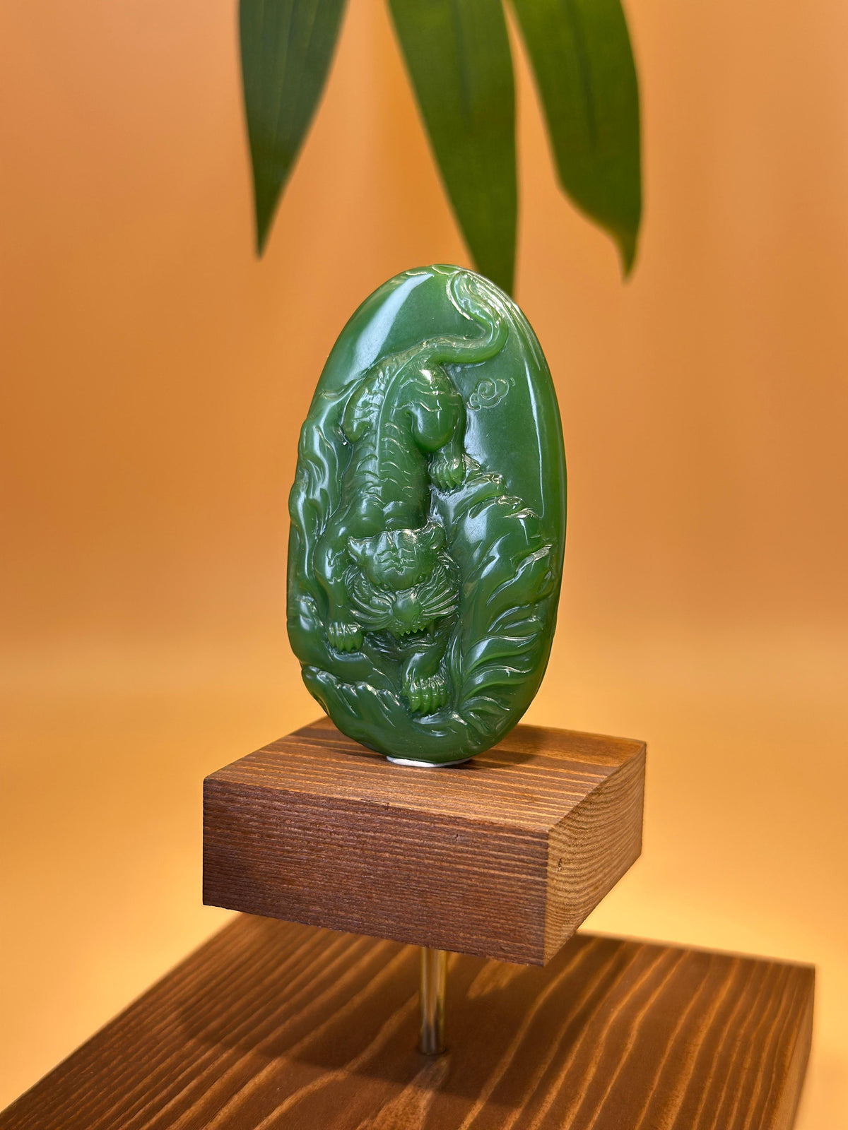 和田玉.碧玉猛虎下山牌（yc772369）
