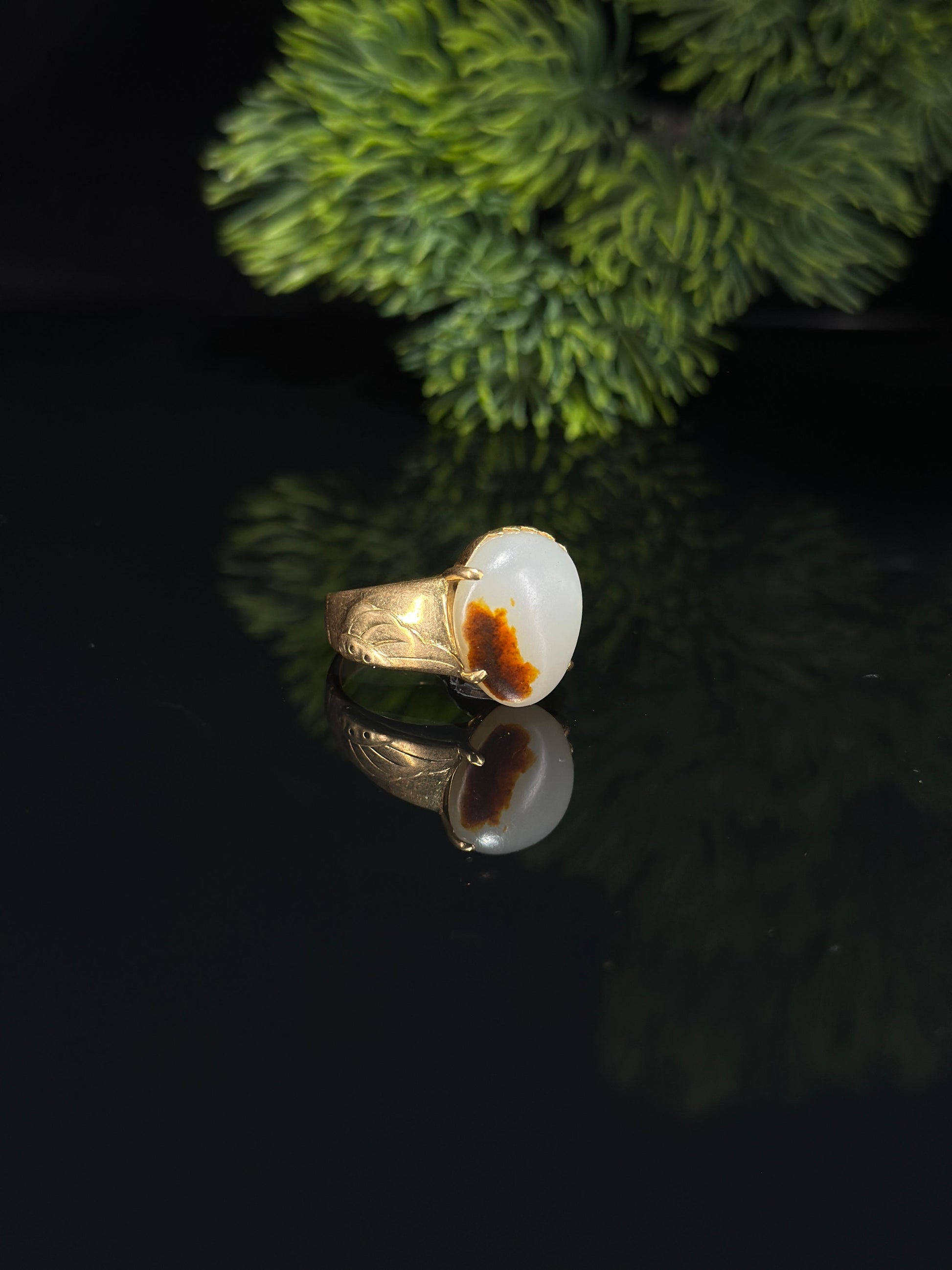 新疆和田玉珍品 18K 金镶白玉枣红皮籽料戒指（yc696752）
