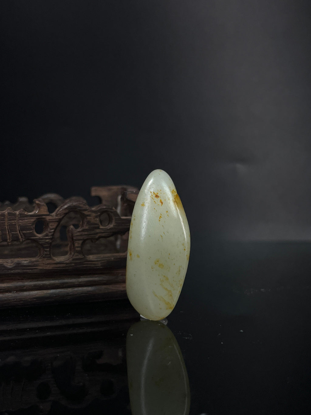 新疆和田玉白玉带洒金随形挂件（yc240474）