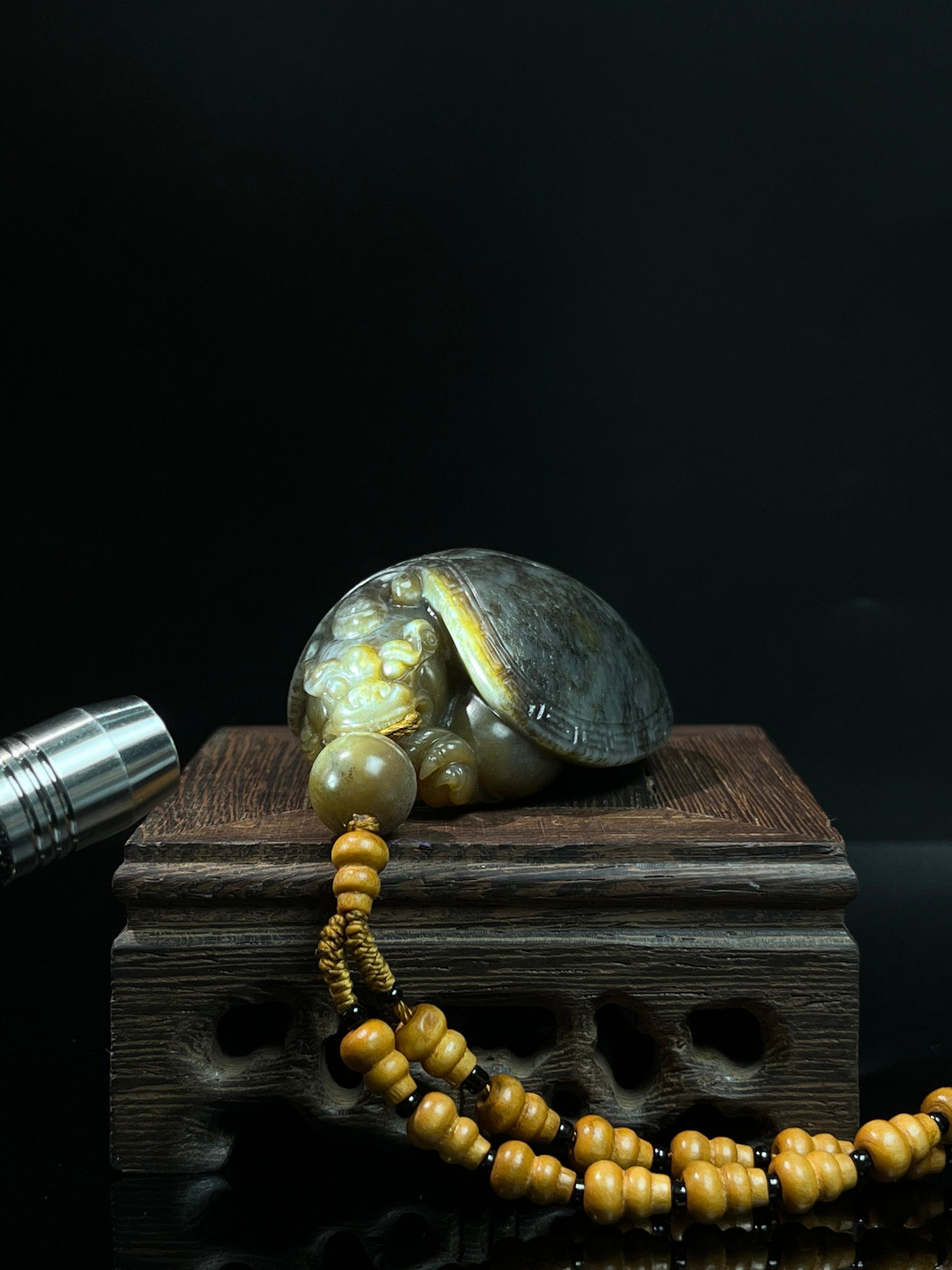 新疆和田玉籽料糖龙龟小手把（yc239848）