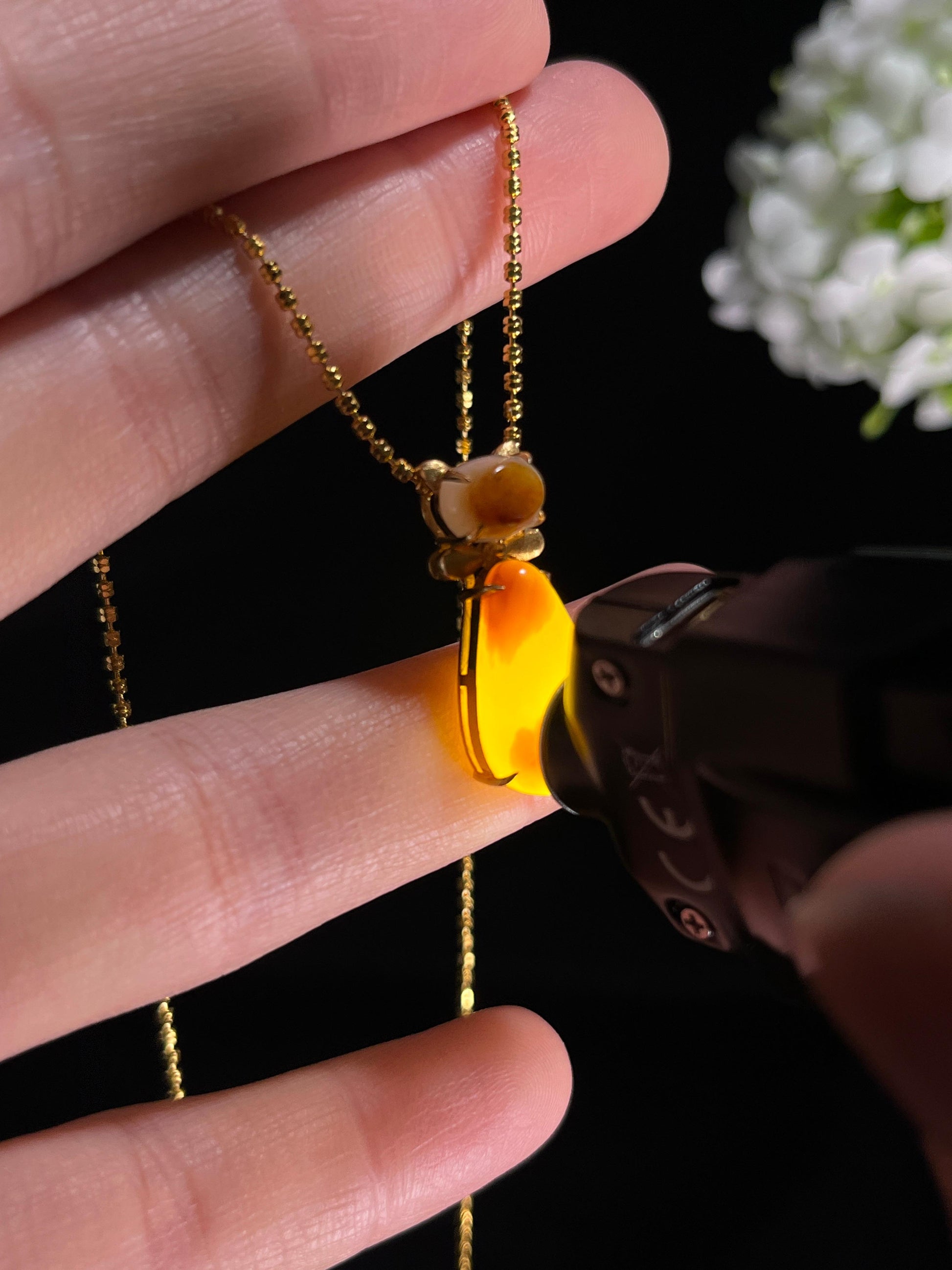 新疆天然和田玉籽料原石聚红皮18k金镶猫猫吊坠（yc268036）