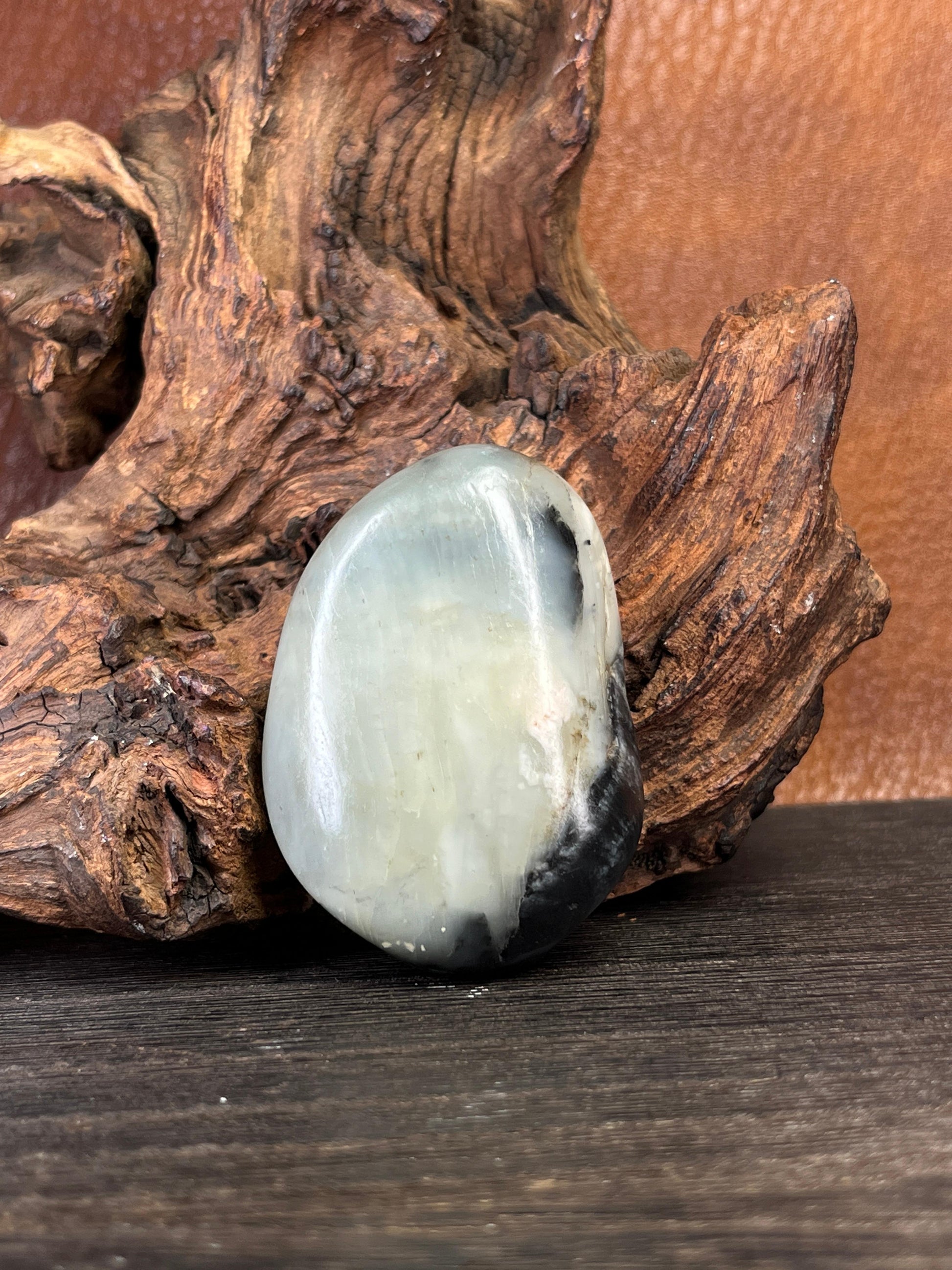 新疆和田玉青花籽料原石挂件（yc227484）