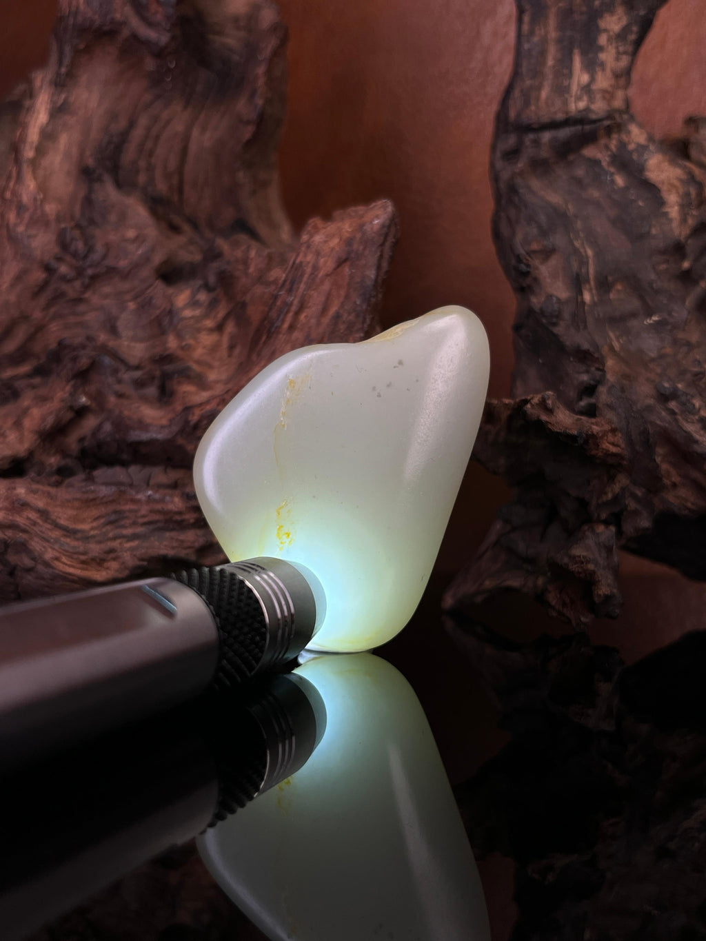 和田玉白玉带洒金皮籽料原石挂件（yc227838）