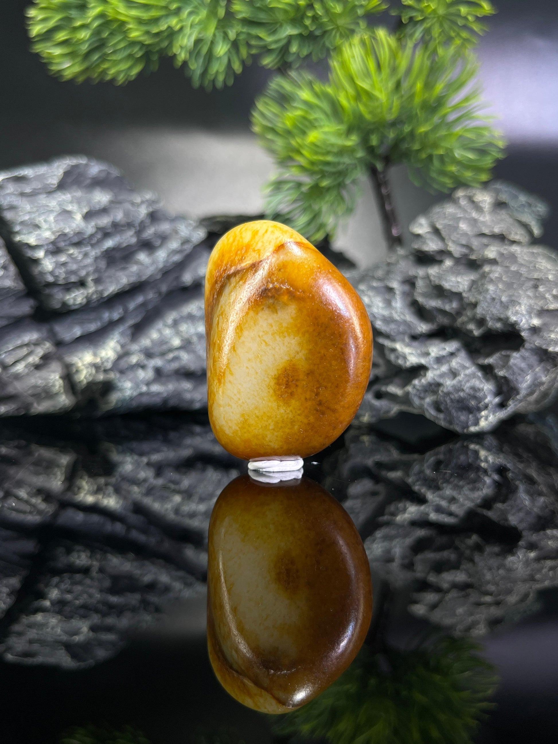 和田玉聚红带洒金皮籽料原石（yc211911）