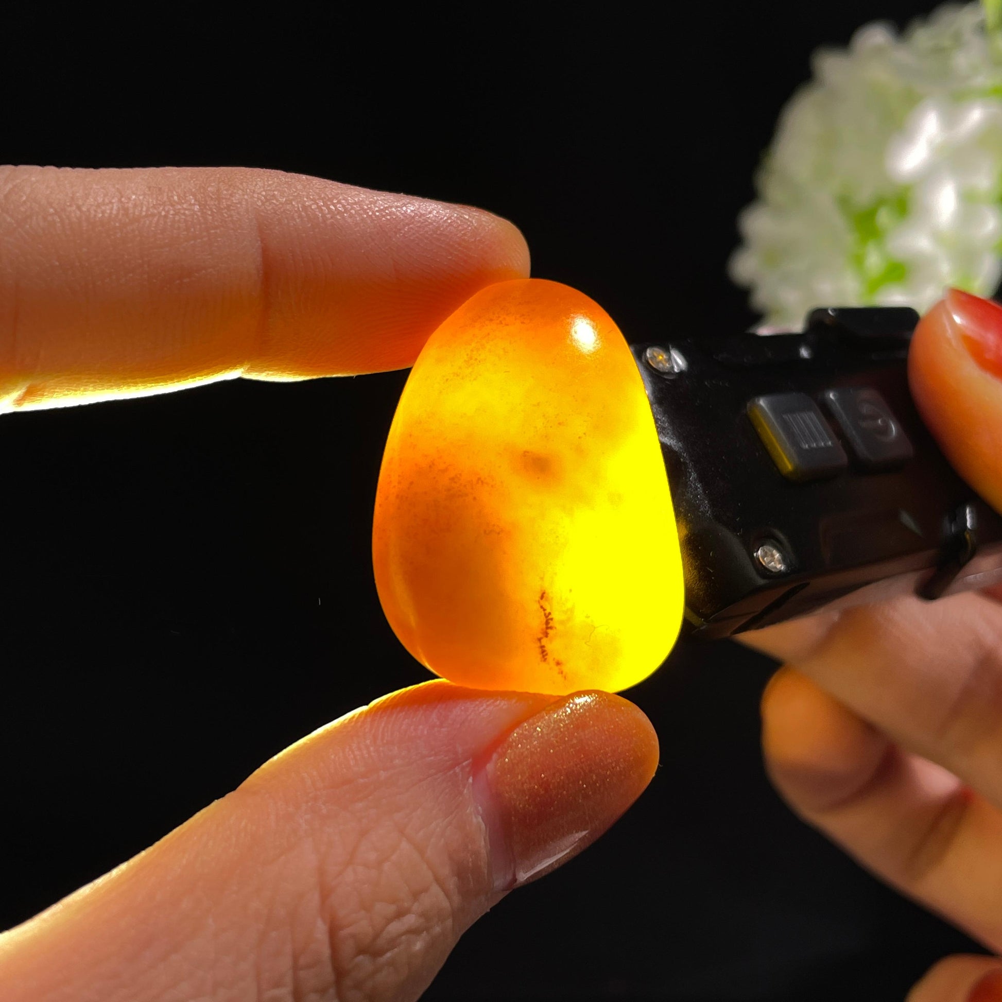 新疆天然和田玉“江枫蜜色”红沁籽料（yc387331）