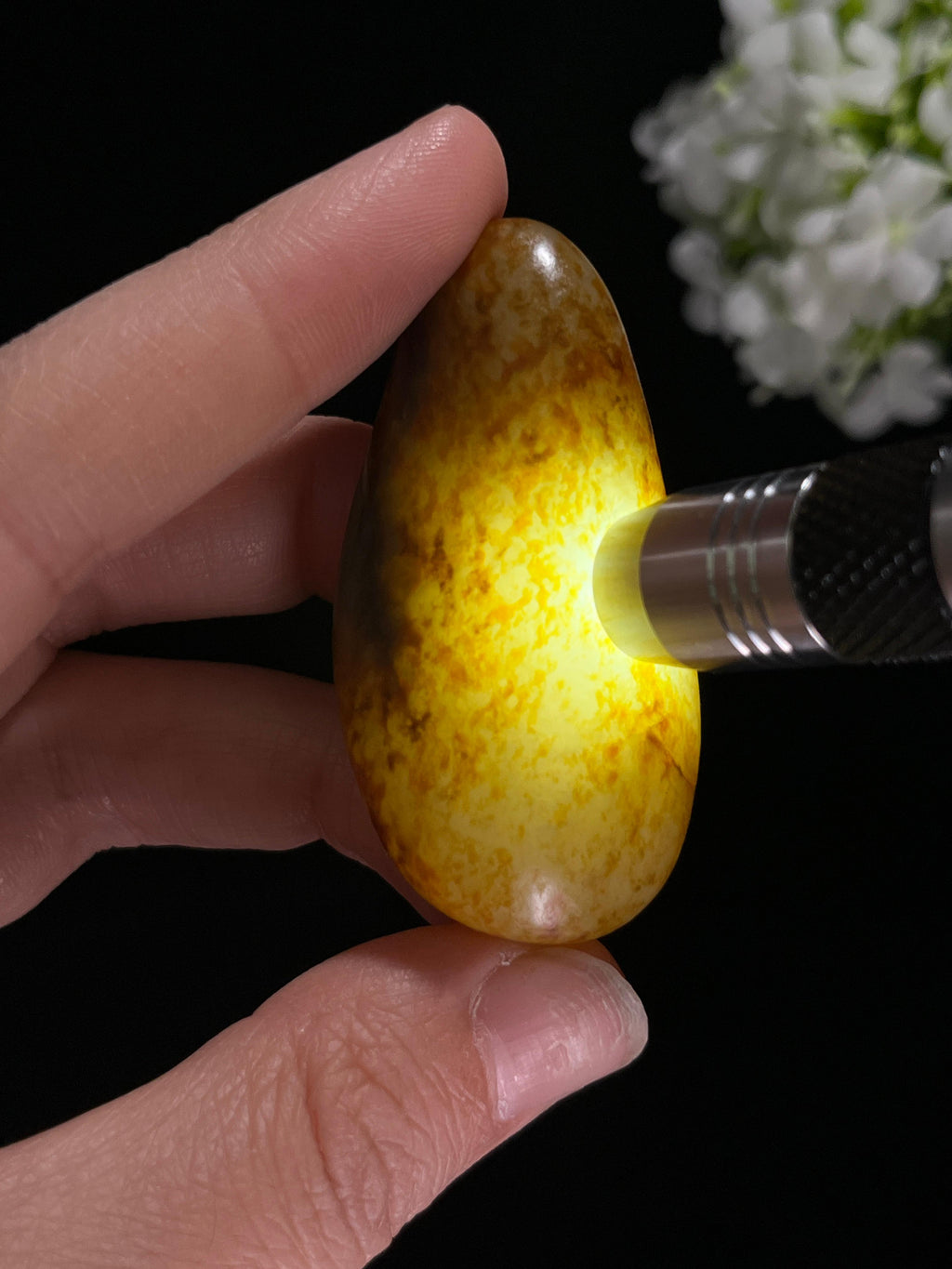 新疆和田玉洒金皮籽料原石挂件（yc255470）