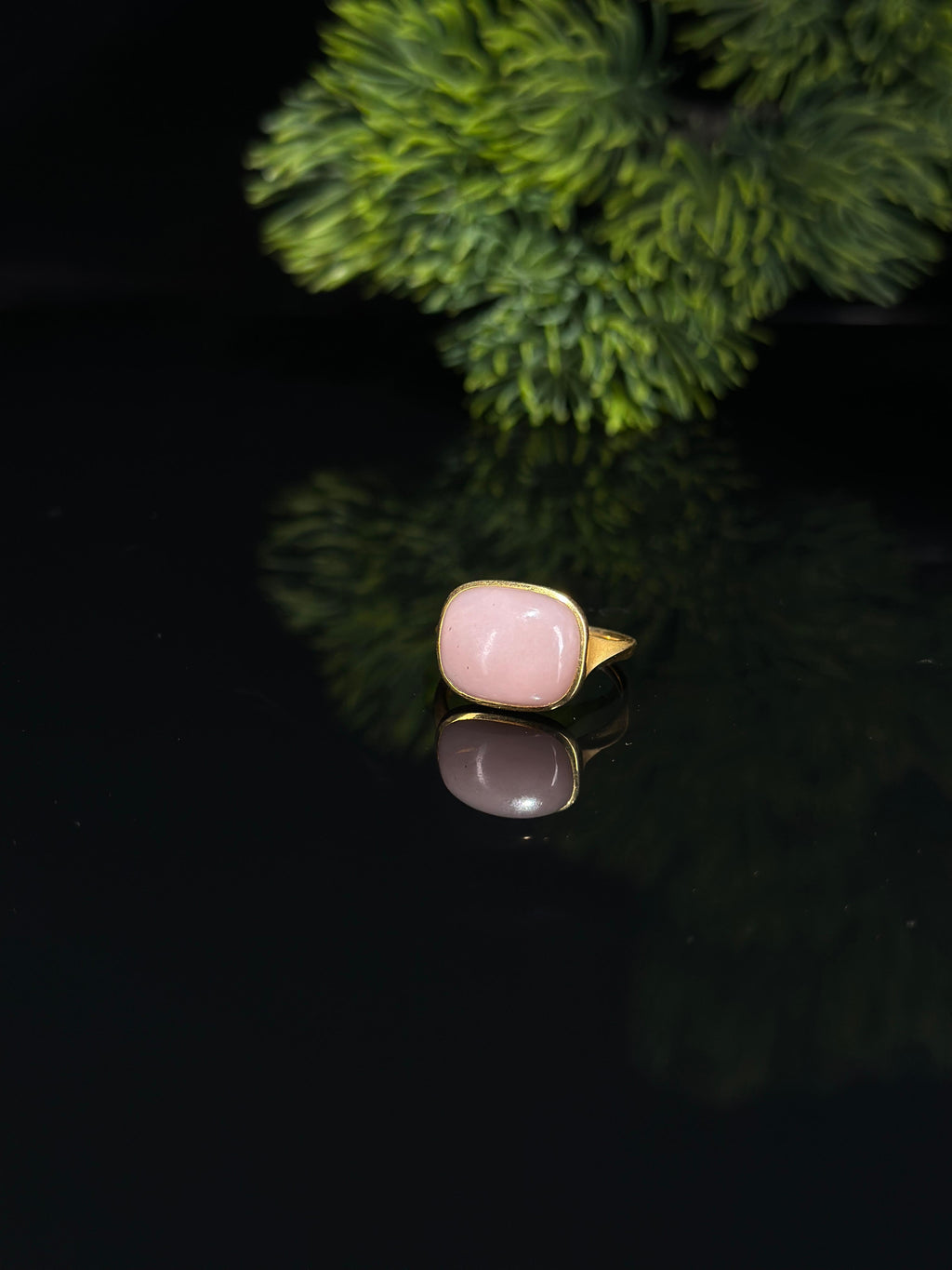 新疆和田玉精品18K金镶桃花玉籽料戒指（yc696903）
