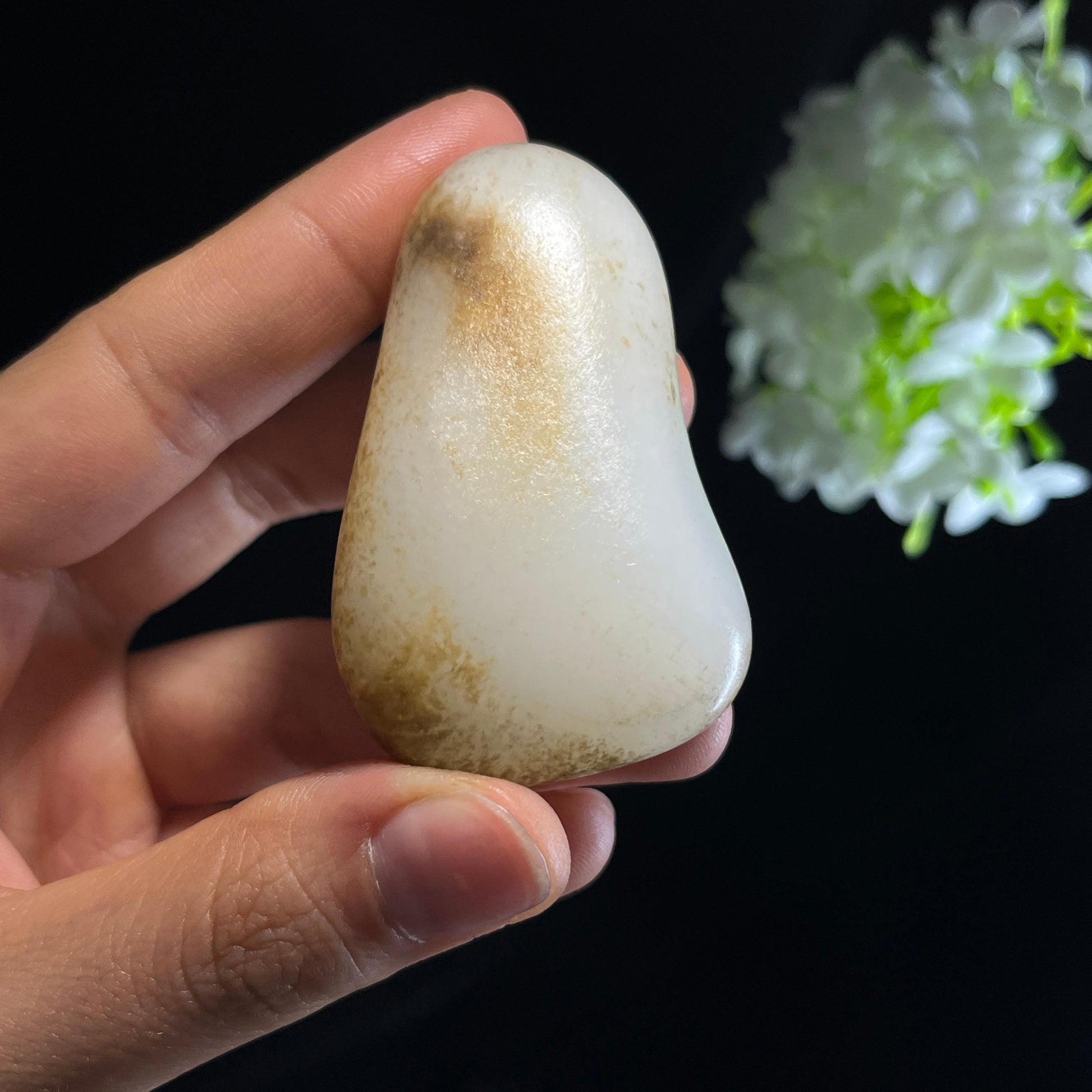 和田玉白玉“秋河落影”聚黄皮秋梨皮籽料（yc356094）