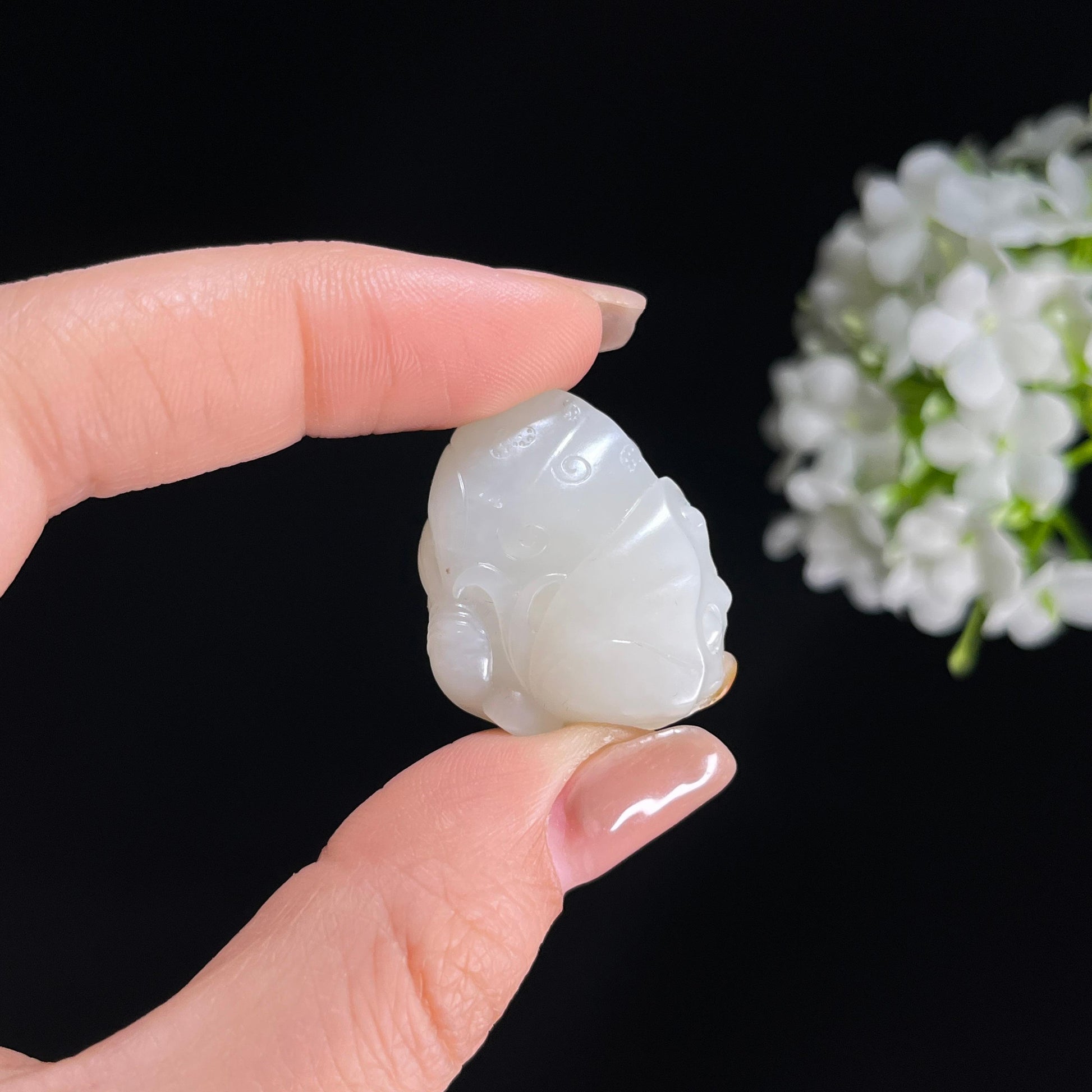 新疆天然和田玉白玉红皮籽料莲蓬雕刻挂件（yc379490）