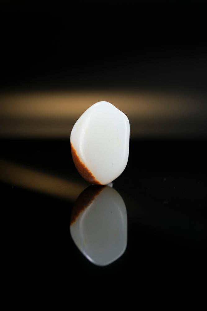 和田一级白玉聚红皮“招财进宝”籽料原石（yc259129）