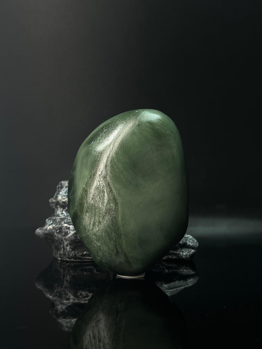 新疆和田玉籽料原石沙枣青手把件（yc236635）