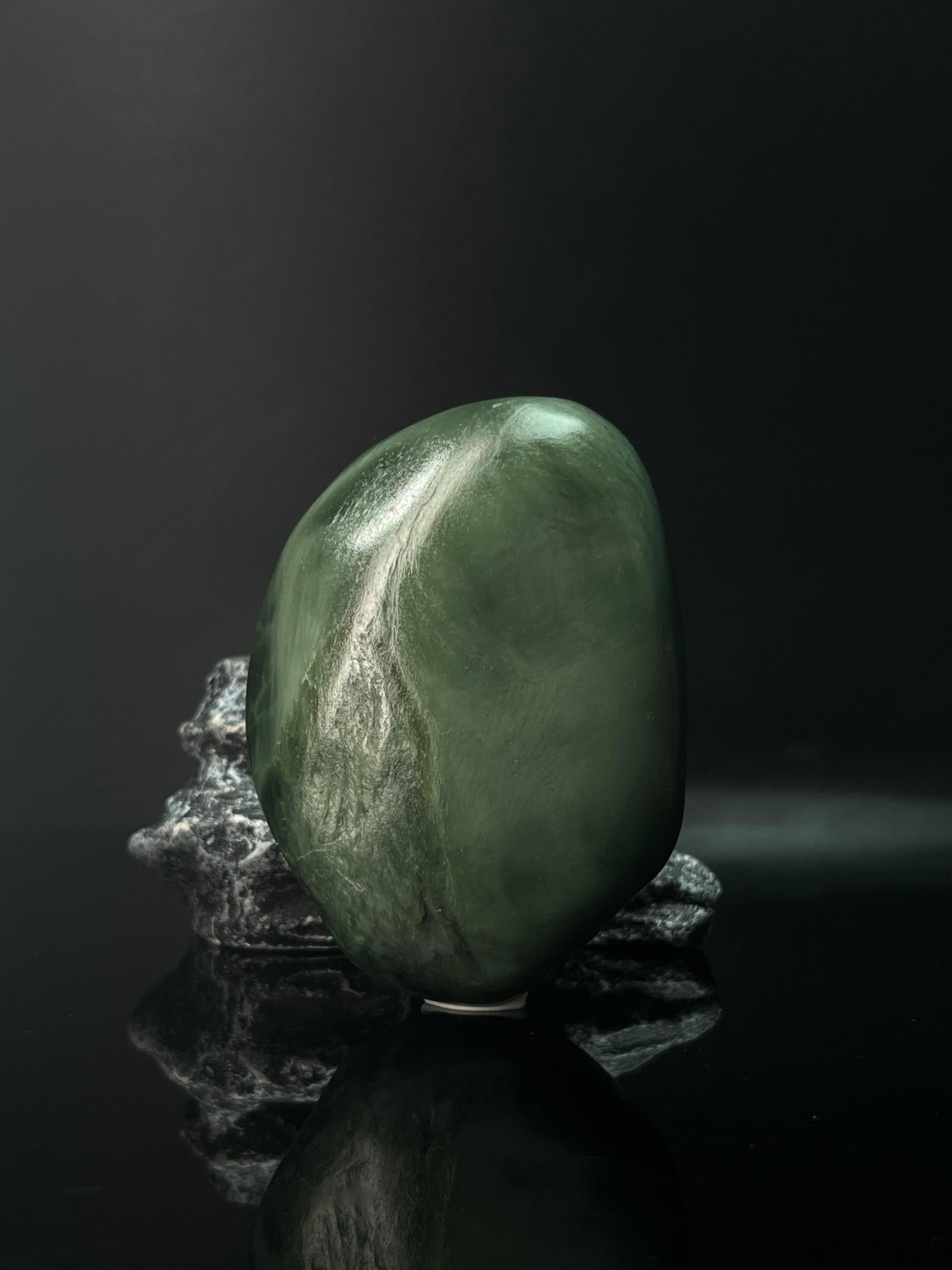 新疆和田玉籽料原石沙枣青手把件（yc236635）