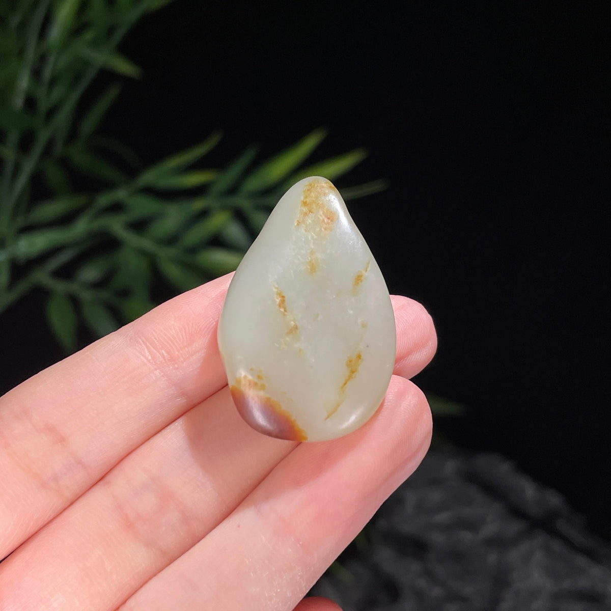 新疆和田玉精品高青白聚红皮籽料挂件（yc714455）
