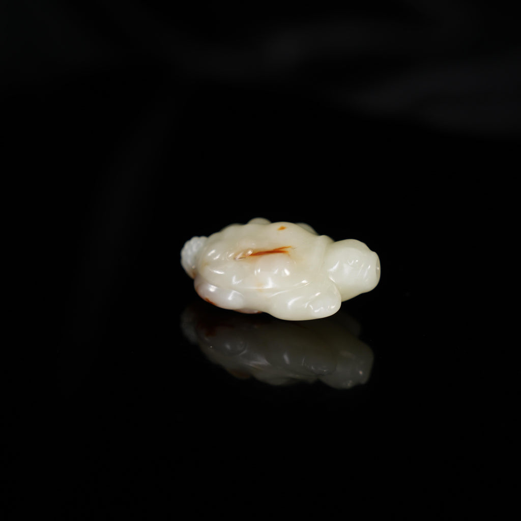 新疆和田玉白玉聚红皮籽料龙龟挂件（yc449476）