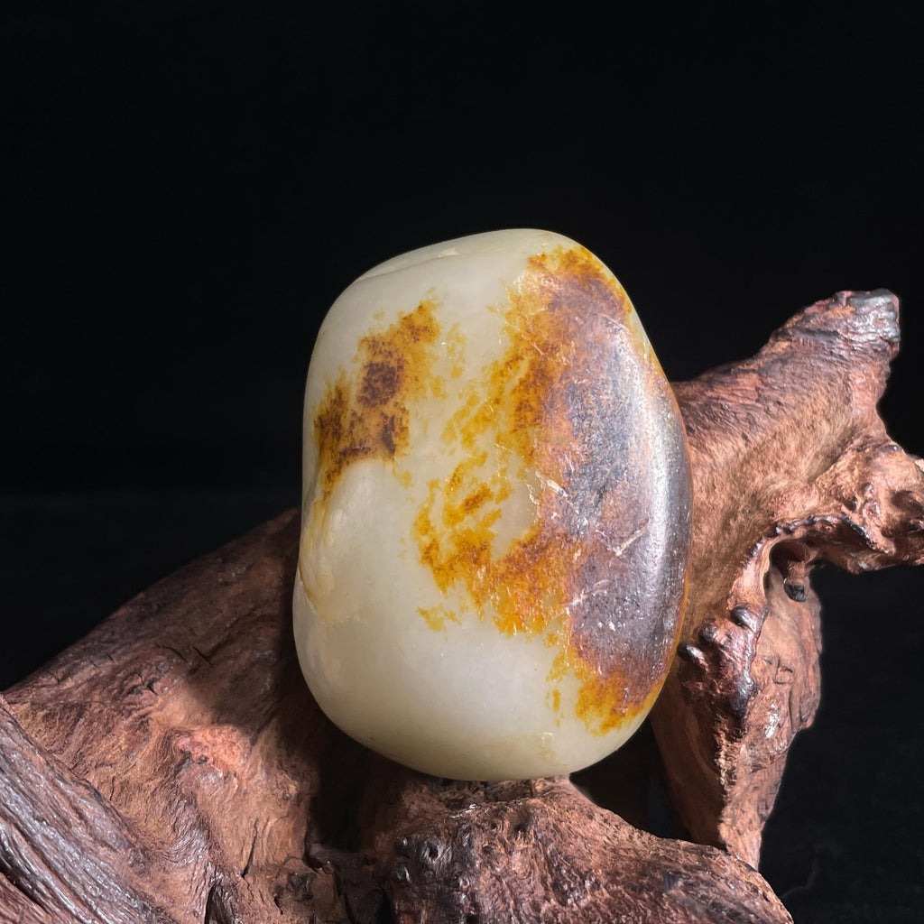 和田玉白玉“枫落寒霜”黑红皮籽料（yc425029）