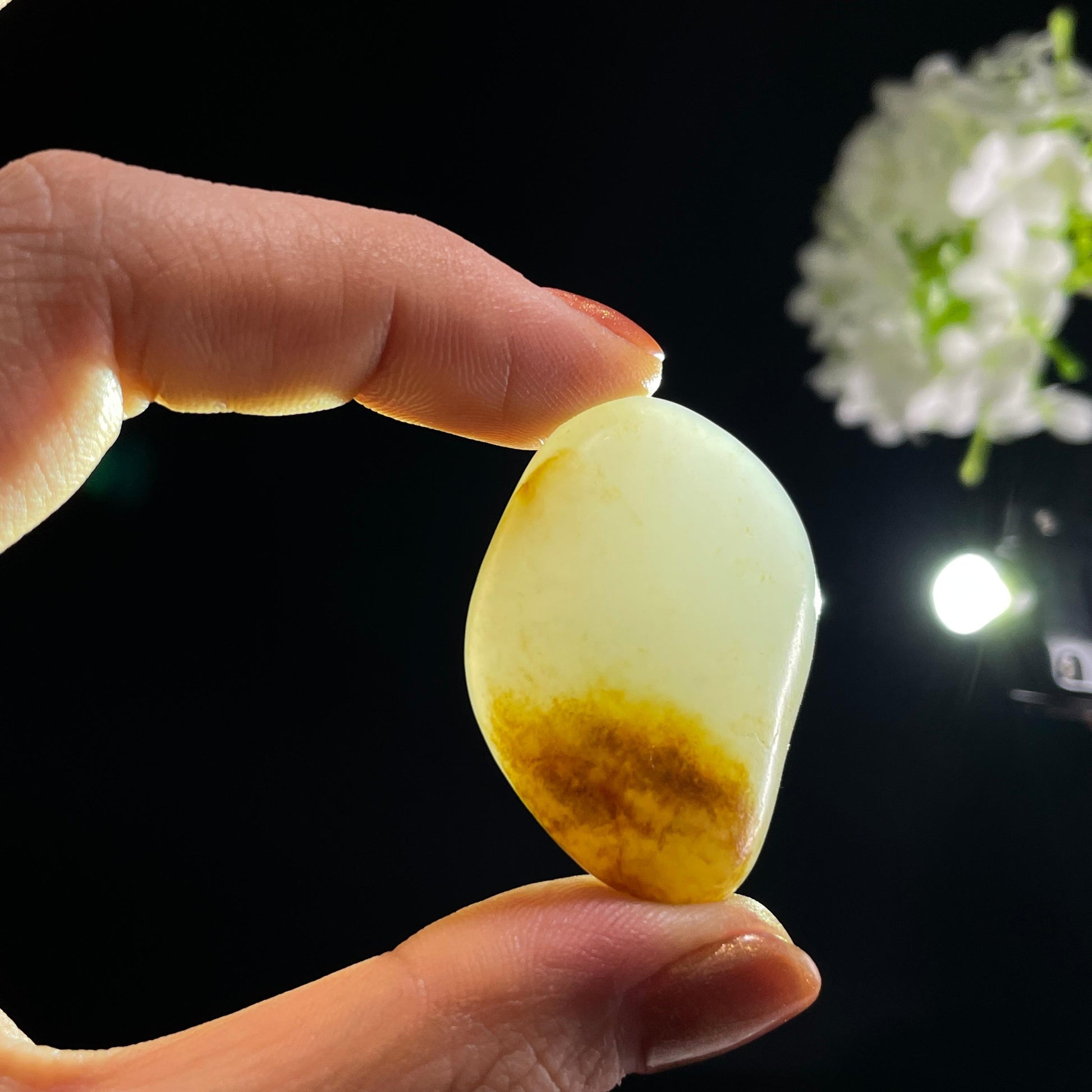 和田玉白玉“绛露点霜”聚红皮籽料（yc387335）