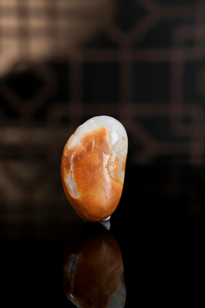 新疆和田玉天然籽料红皮白肉挂件（yc232314）