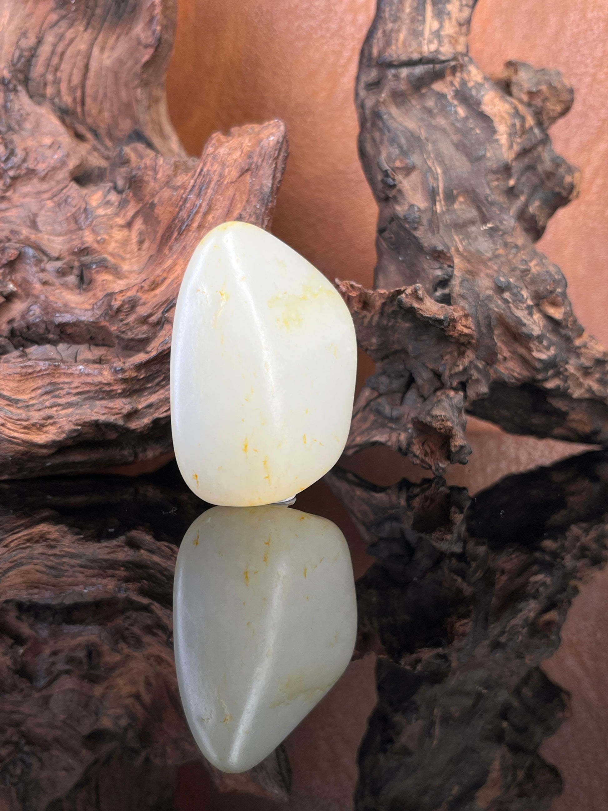 和田玉一级白带洒金皮籽料原石挂件（yc227858）