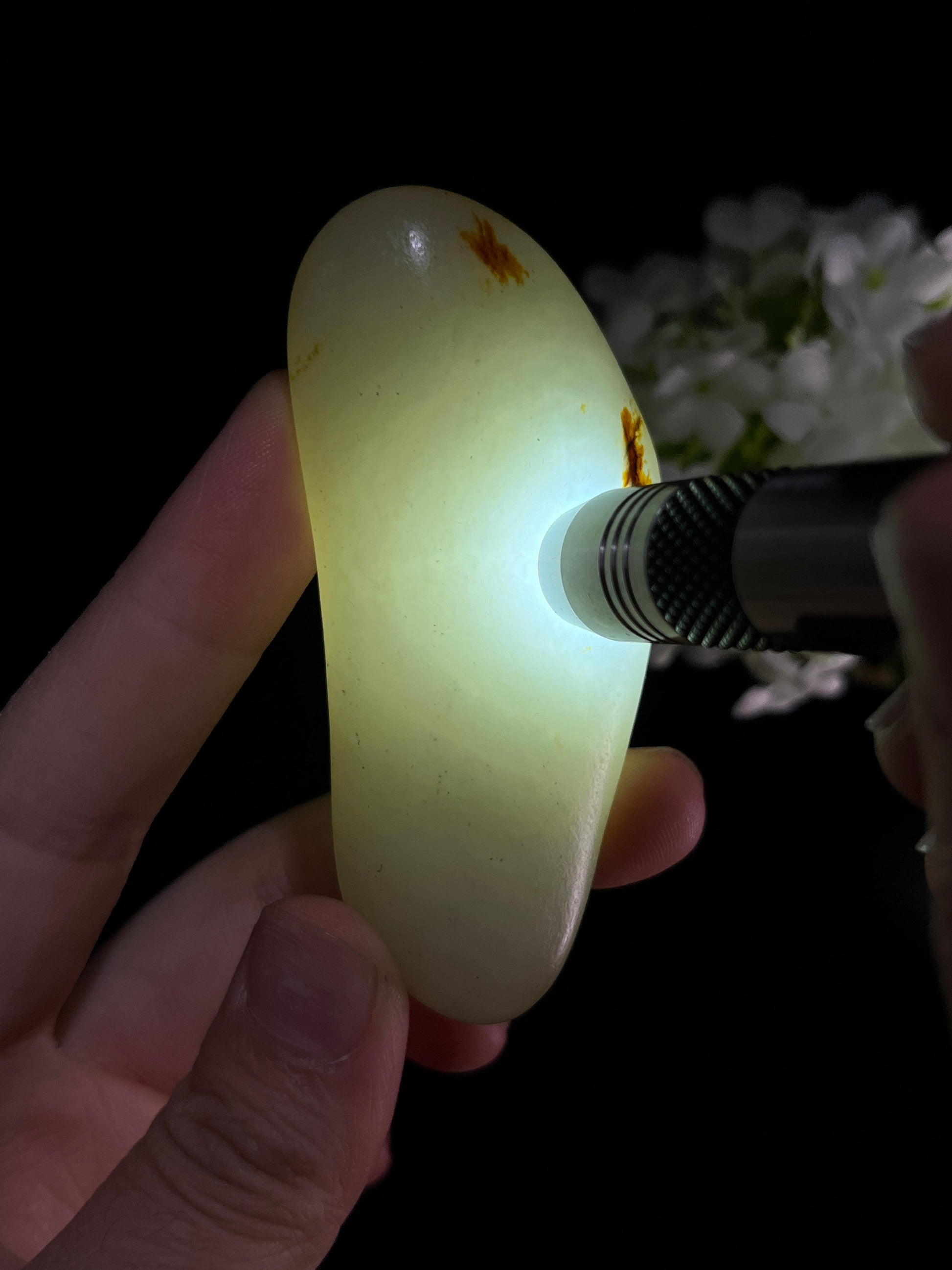 新疆和田玉白玉带红皮籽料原石手把件（yc250952）