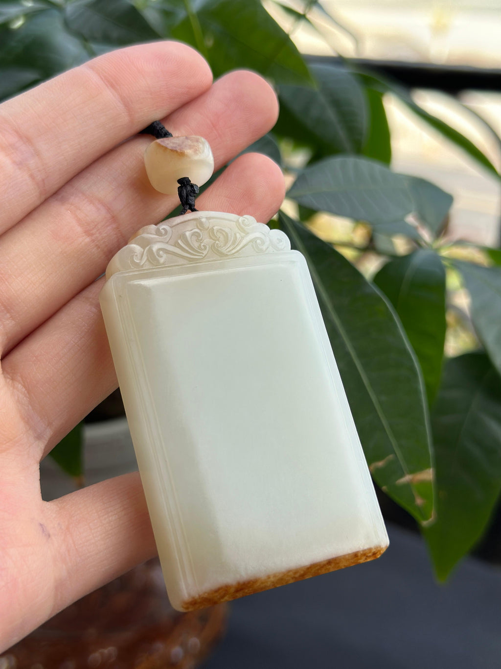 新疆和田玉珍品白玉聚红皮籽料无事牌（yc709780）