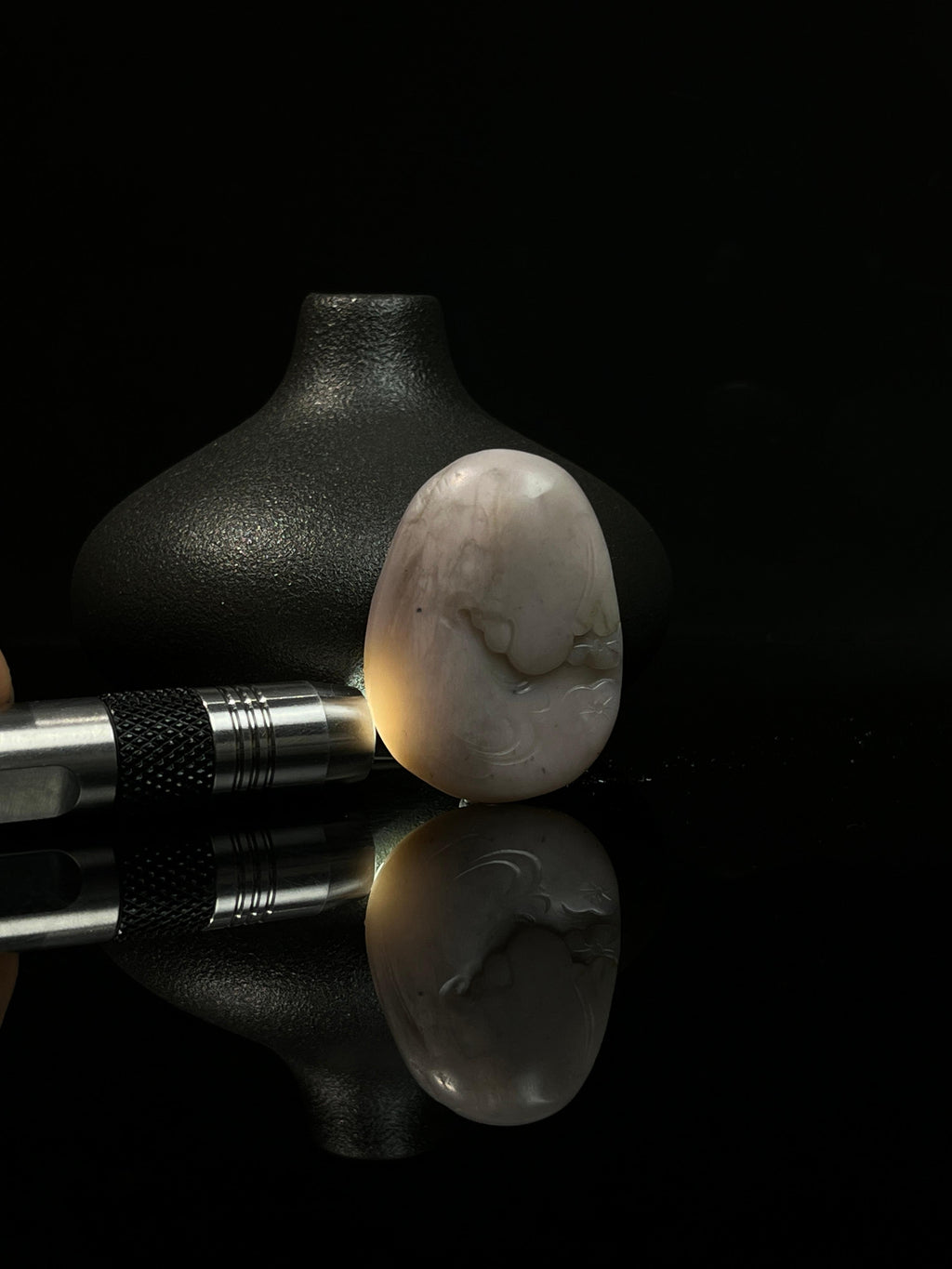 新疆和田玉桃花玉一品青莲挂件（yc240013）