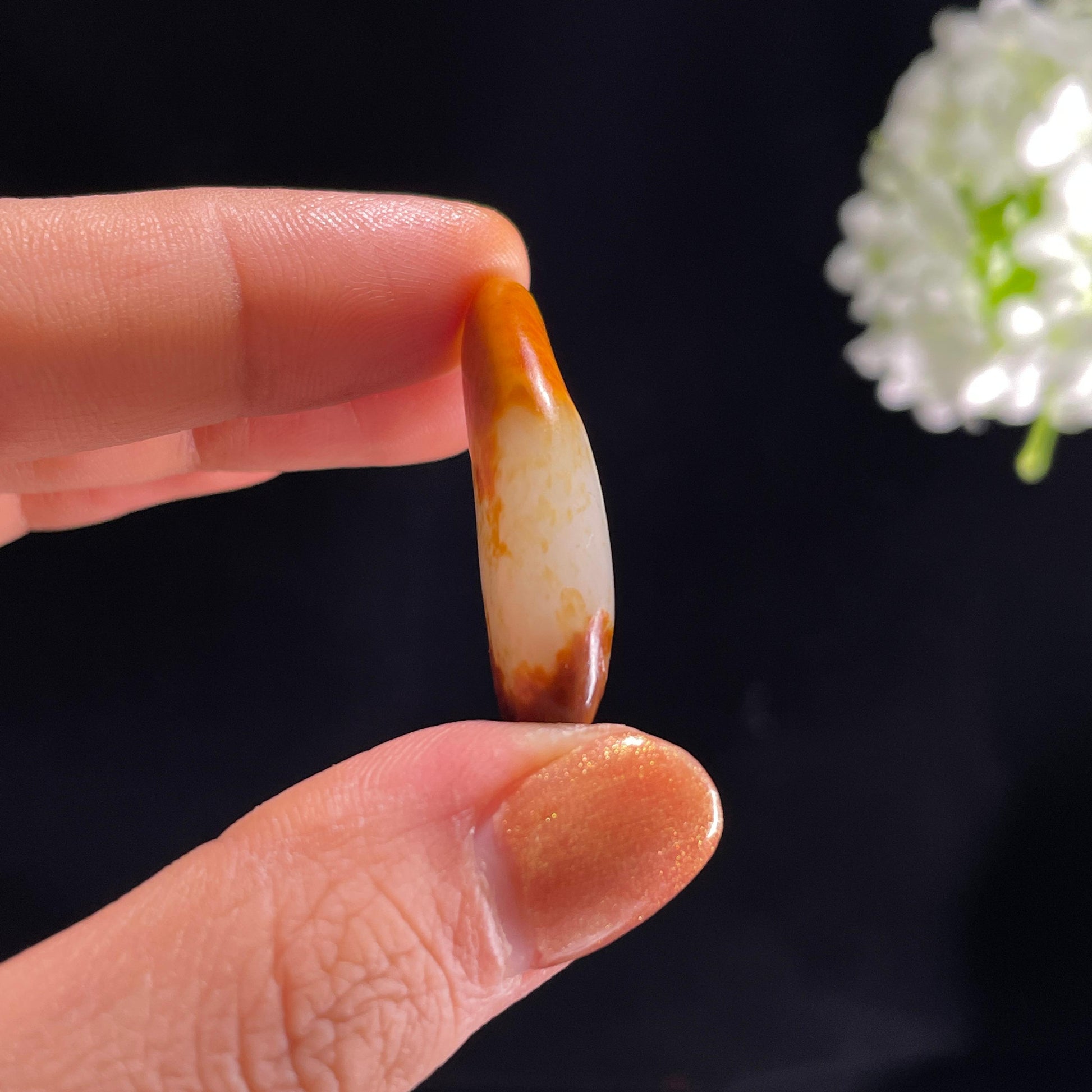 新疆天然和田玉“红炉点雪”红皮白肉籽料（yc387327）