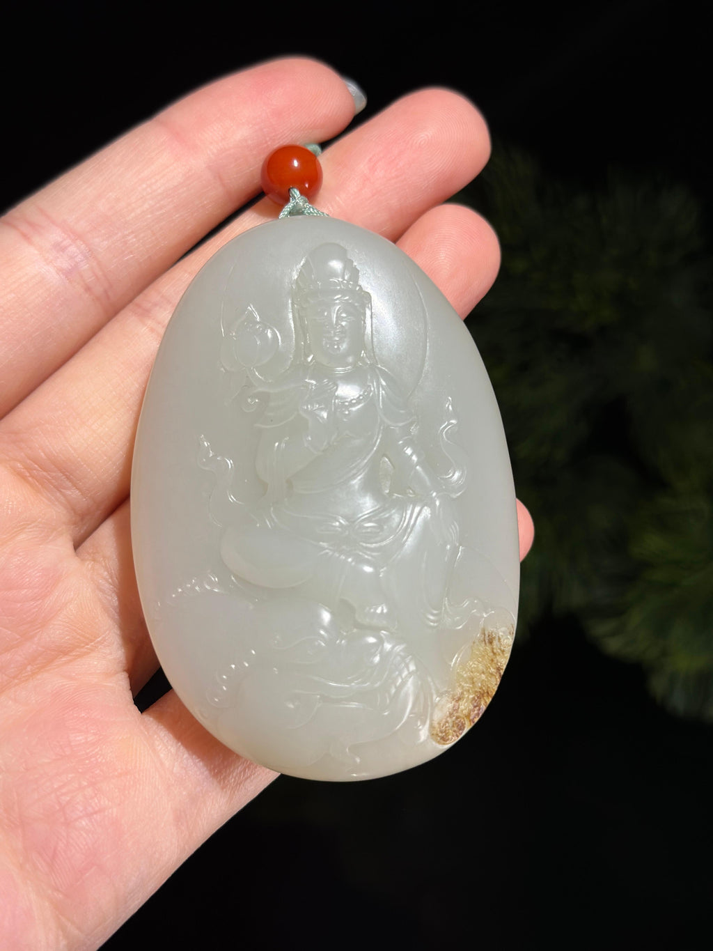 新疆和田玉白玉洒金皮御龙观音珍品籽料挂件（yc533907）