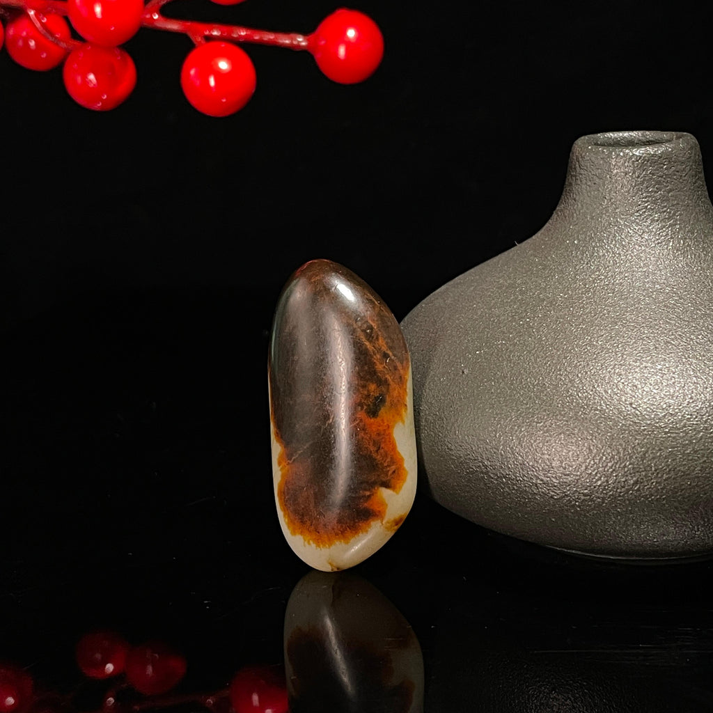 新疆和田玉“玄云覆雪”白玉黑红皮籽料（yc445079）
