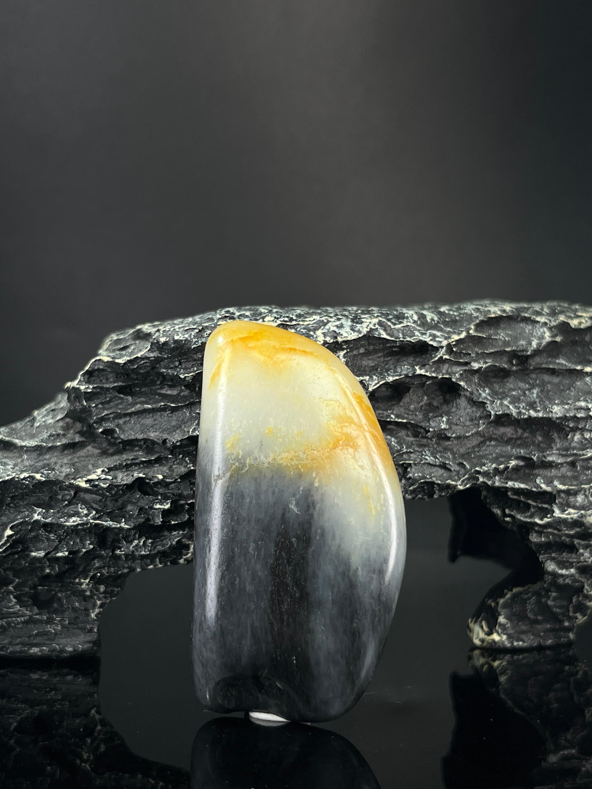 新疆和田玉青花带洒金籽料原石（yc240364）