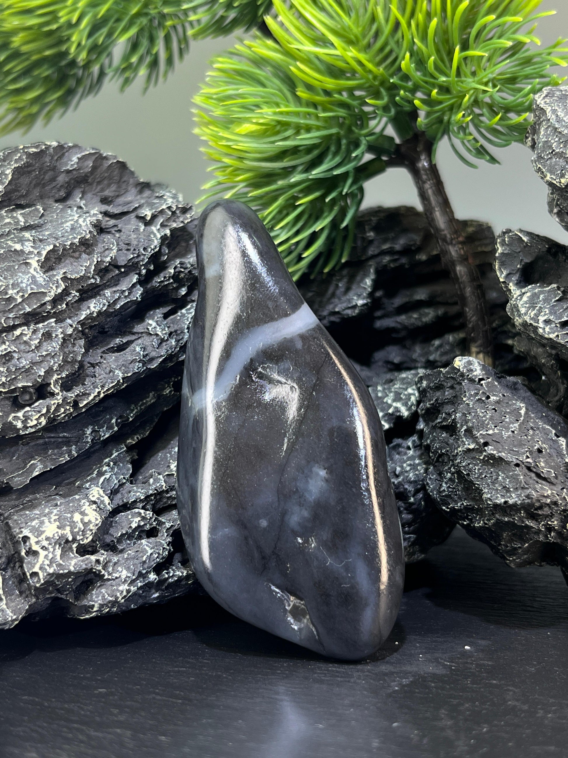 新疆和田玉水滴型青花籽料原石手把件（yc226850）