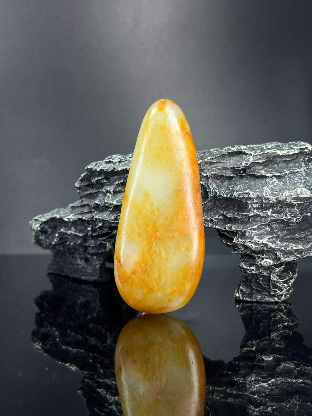 新疆和田白玉洒红皮籽料原石（yc240350）