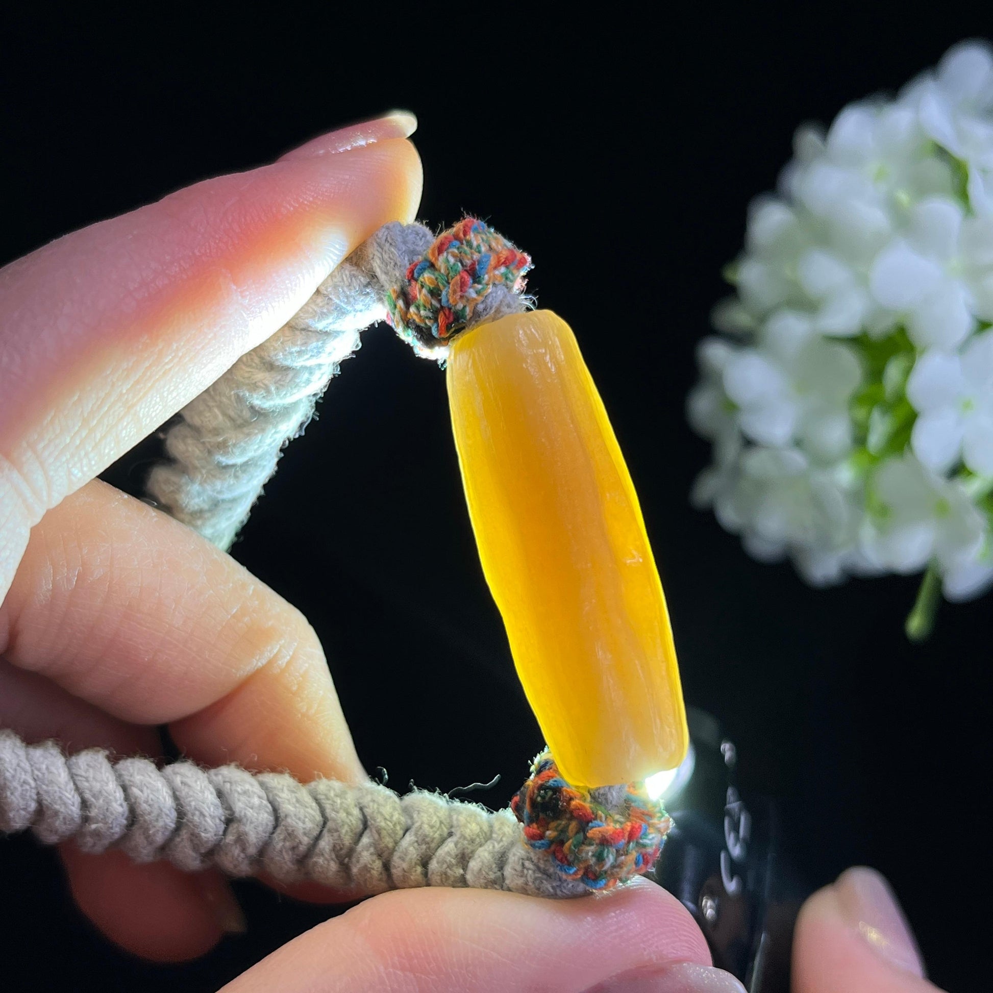 新疆天然和田玉糖玉“糖色护符”天珠雕刻挂件（yc312743）